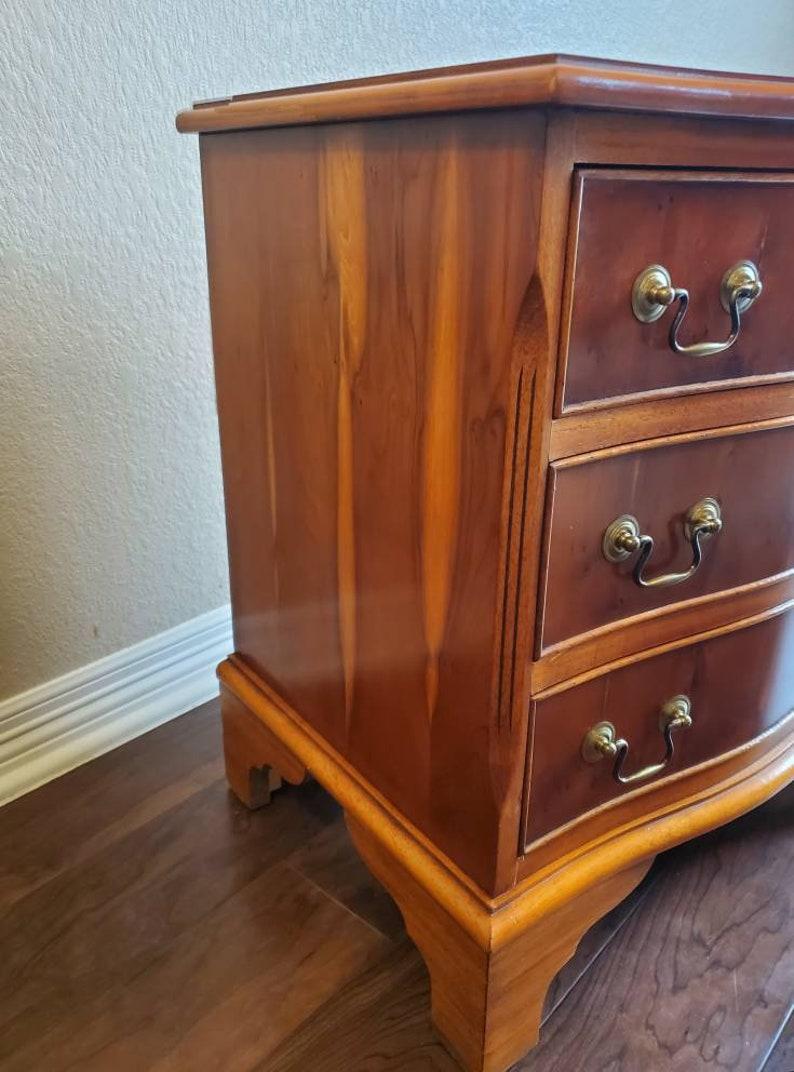 Vintage Georgian Style Yew Wood Bedside Chest For Sale 2