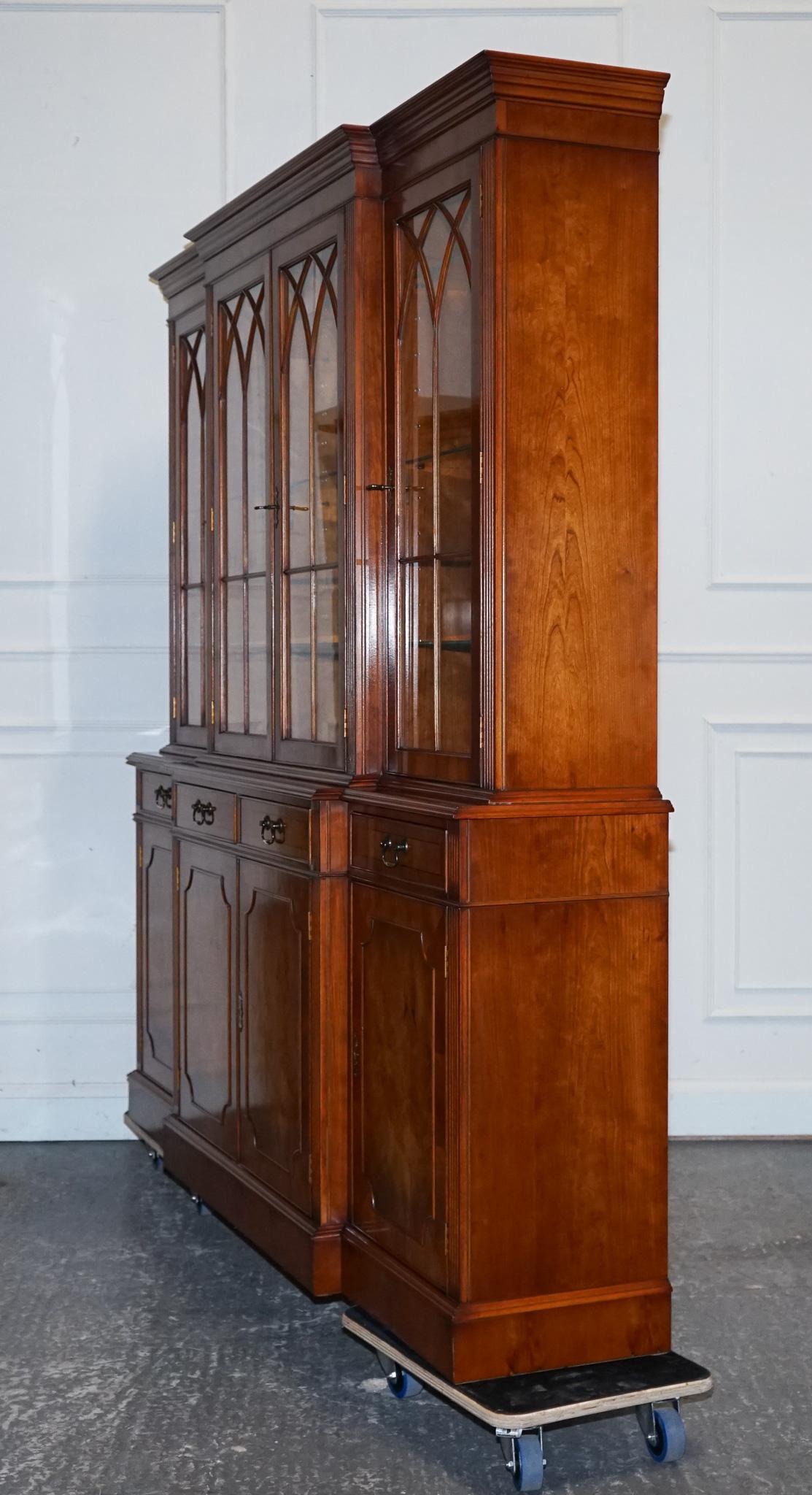 librería vitrina de cuatro puertas de madera de tejo de estilo antiguo georgiano en venta 3