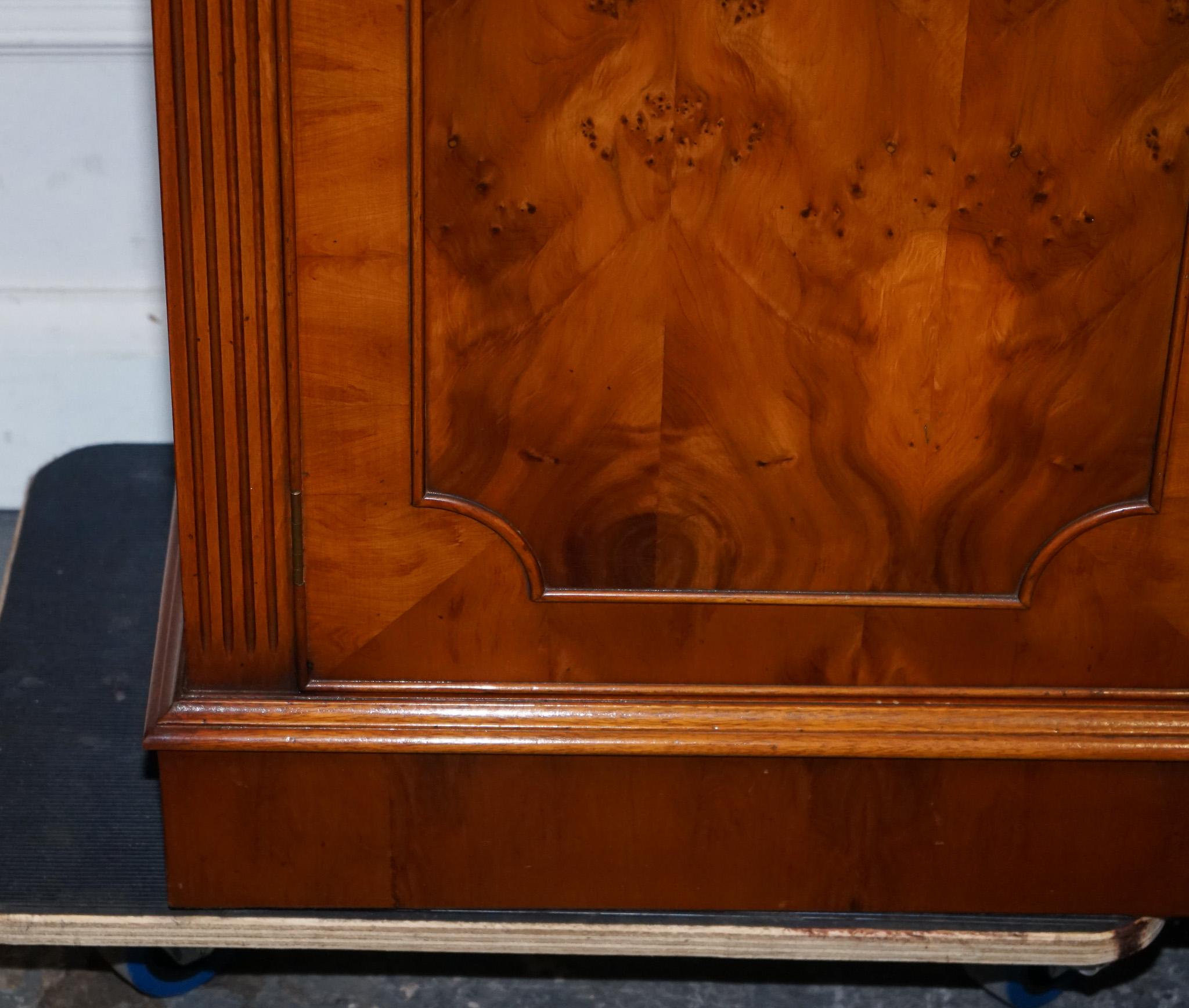 librería vitrina de cuatro puertas de madera de tejo de estilo antiguo georgiano en venta 6