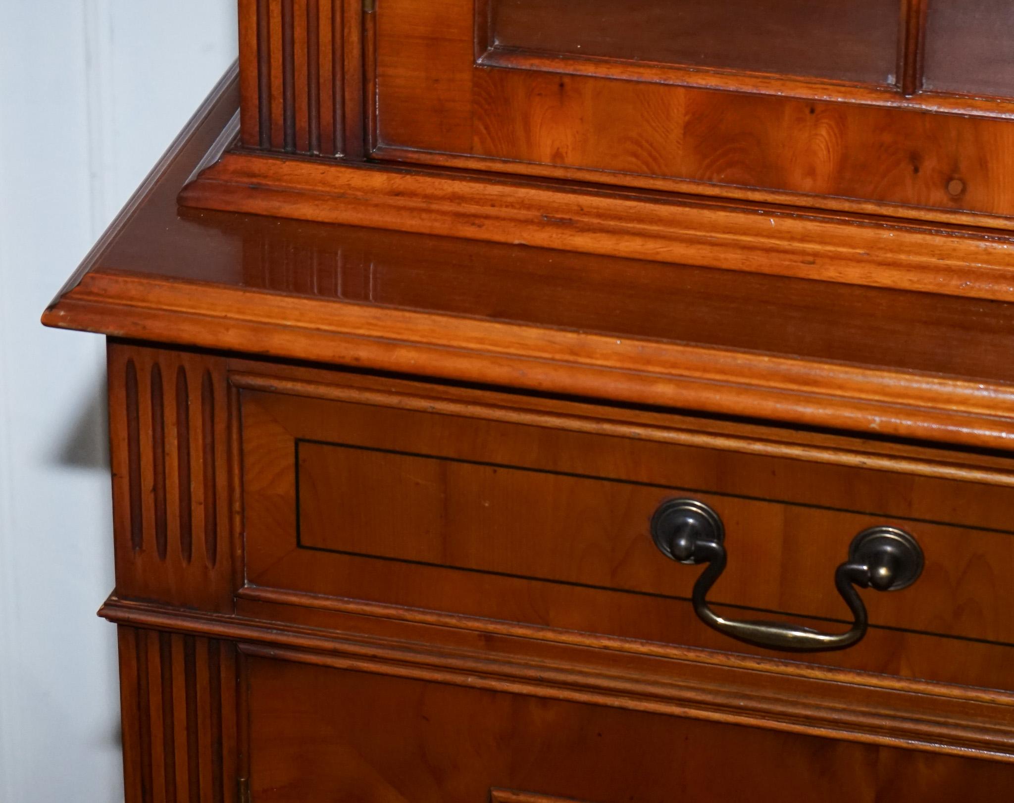 librería vitrina de cuatro puertas de madera de tejo de estilo antiguo georgiano en venta 8