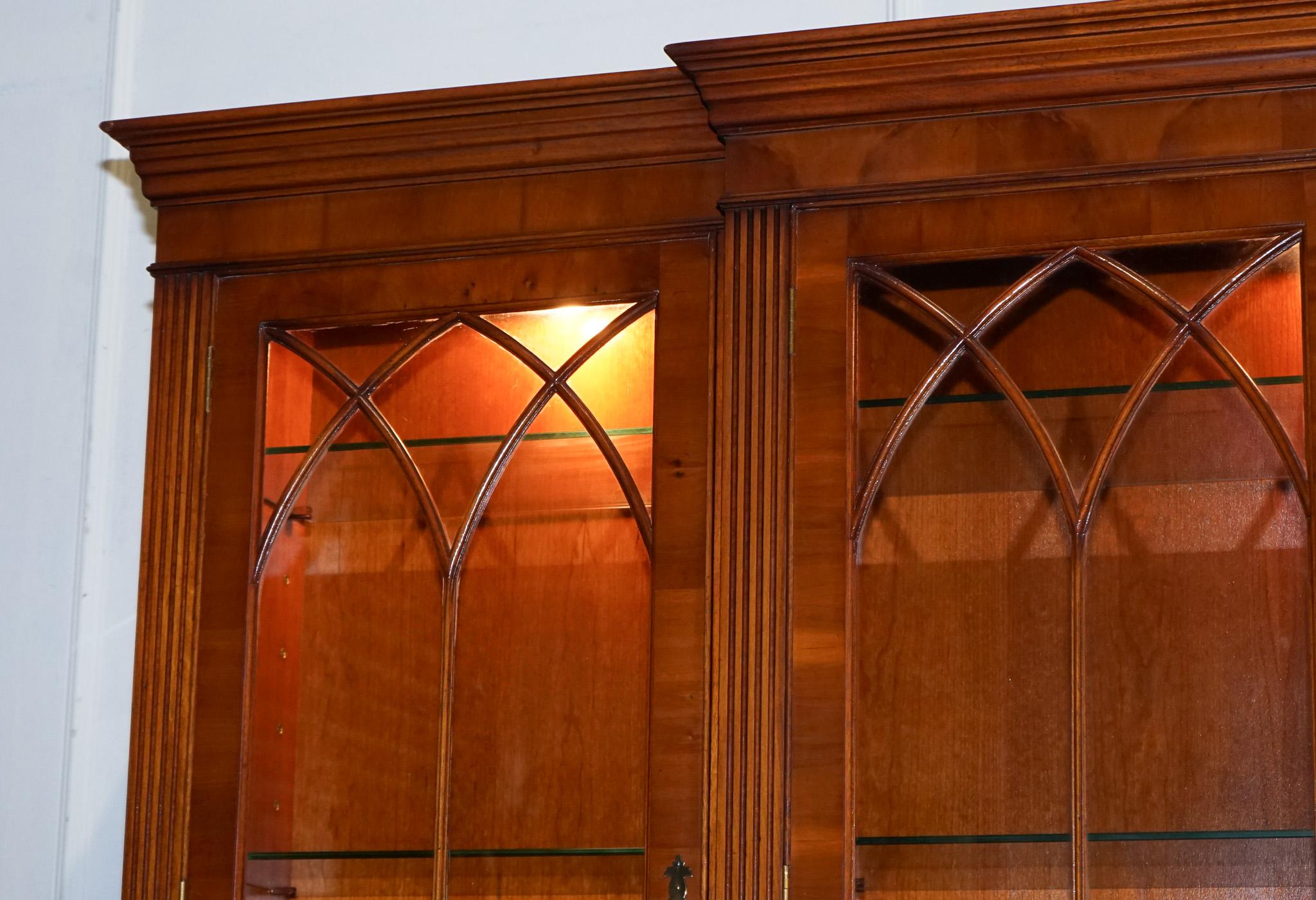 librería vitrina de cuatro puertas de madera de tejo de estilo antiguo georgiano en venta 10