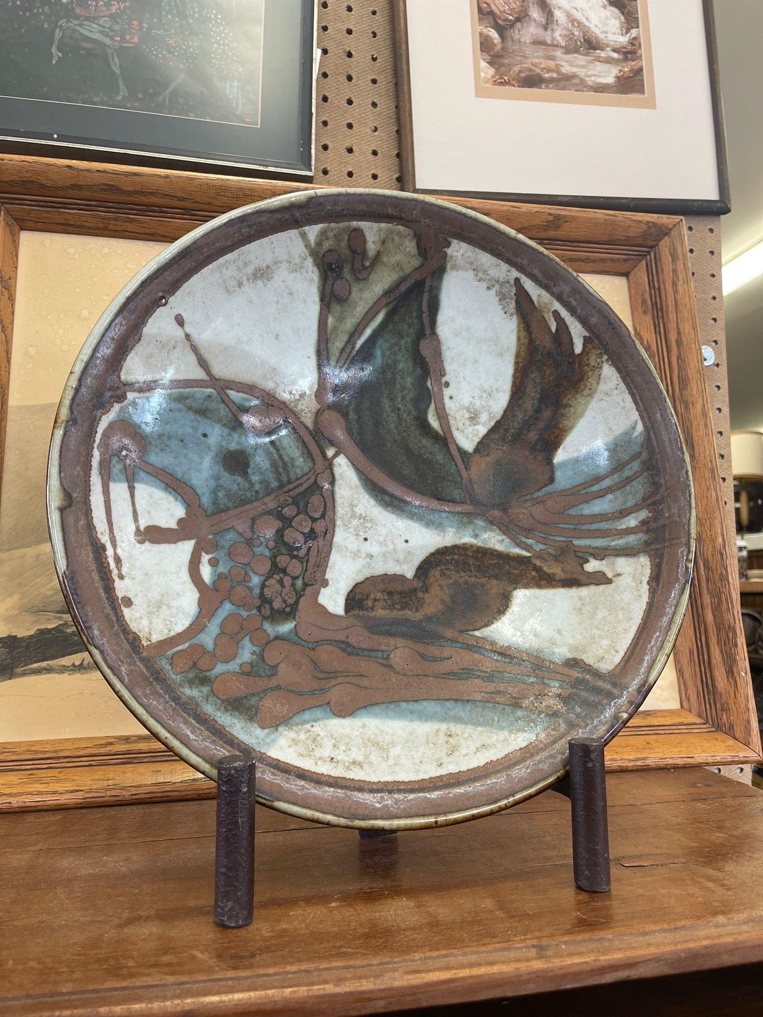 Vintage Gerald Newcomb Studio Pottery Plate Abstract. Hand Painted In Good Condition For Sale In Seattle, WA