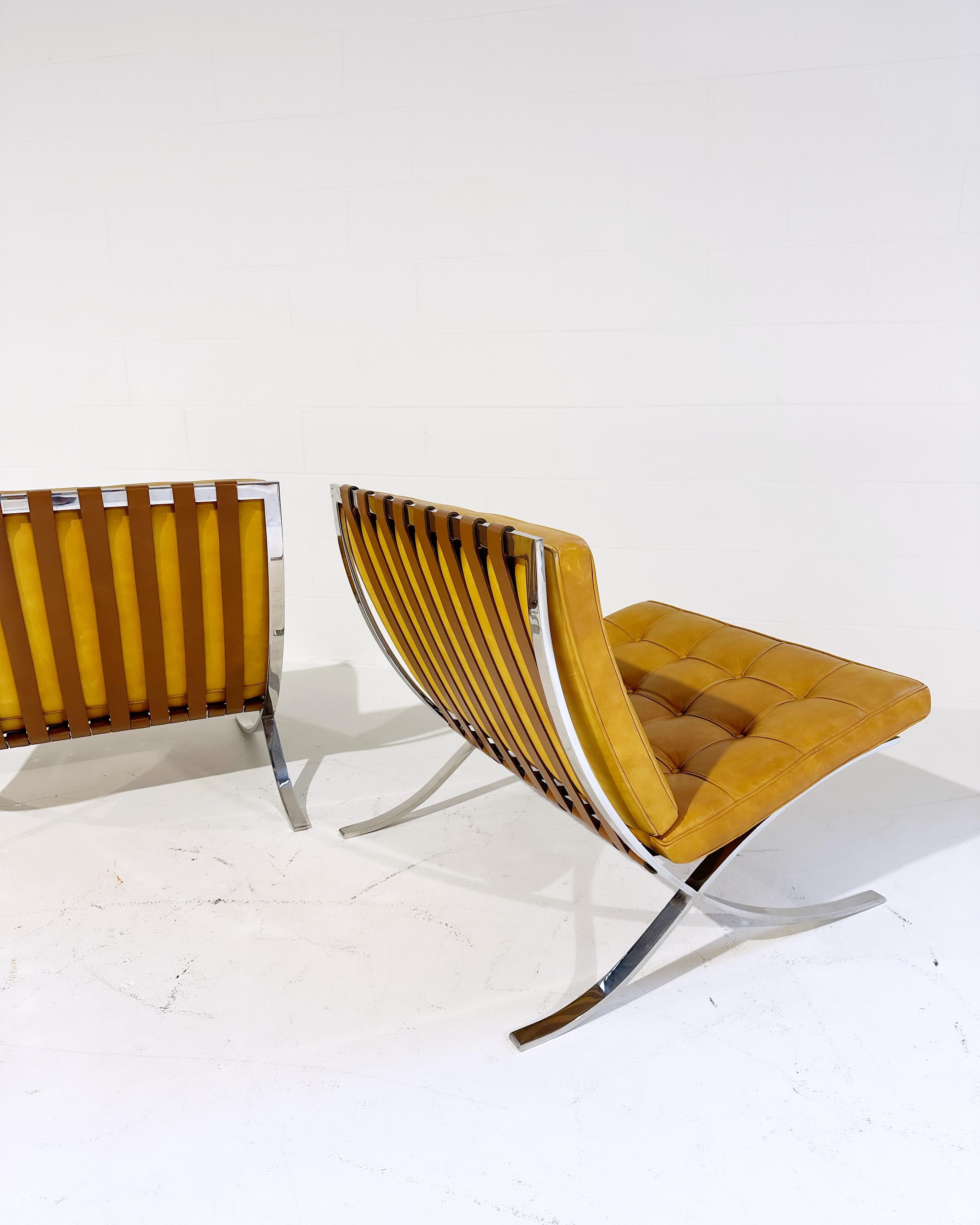 Milieu du XXe siècle Vintage Gerald R. Griffith Barcelona Chairs and Ottomans, Set of 4 en vente