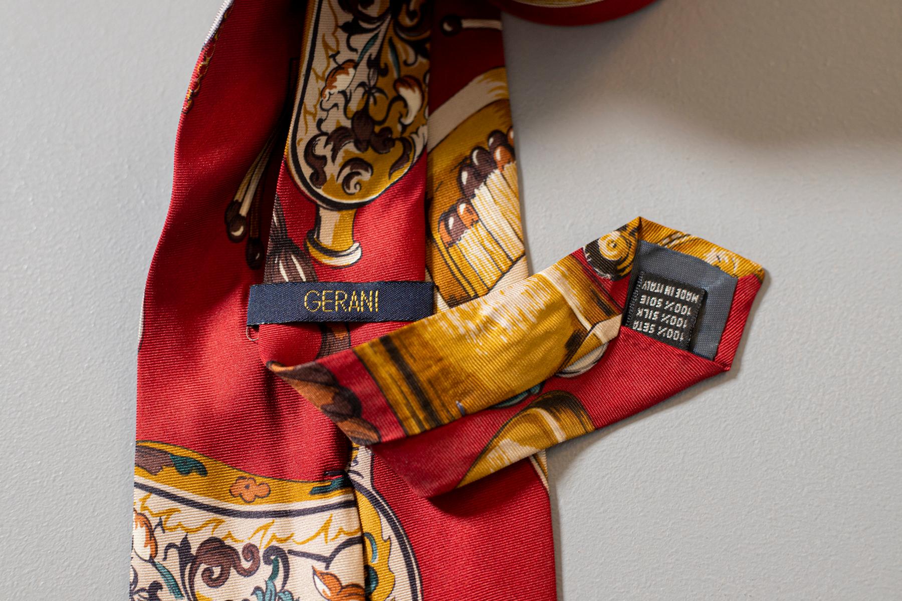 Vintage Gerani 100% silk tie with particular designs  In Good Condition For Sale In Milano, IT