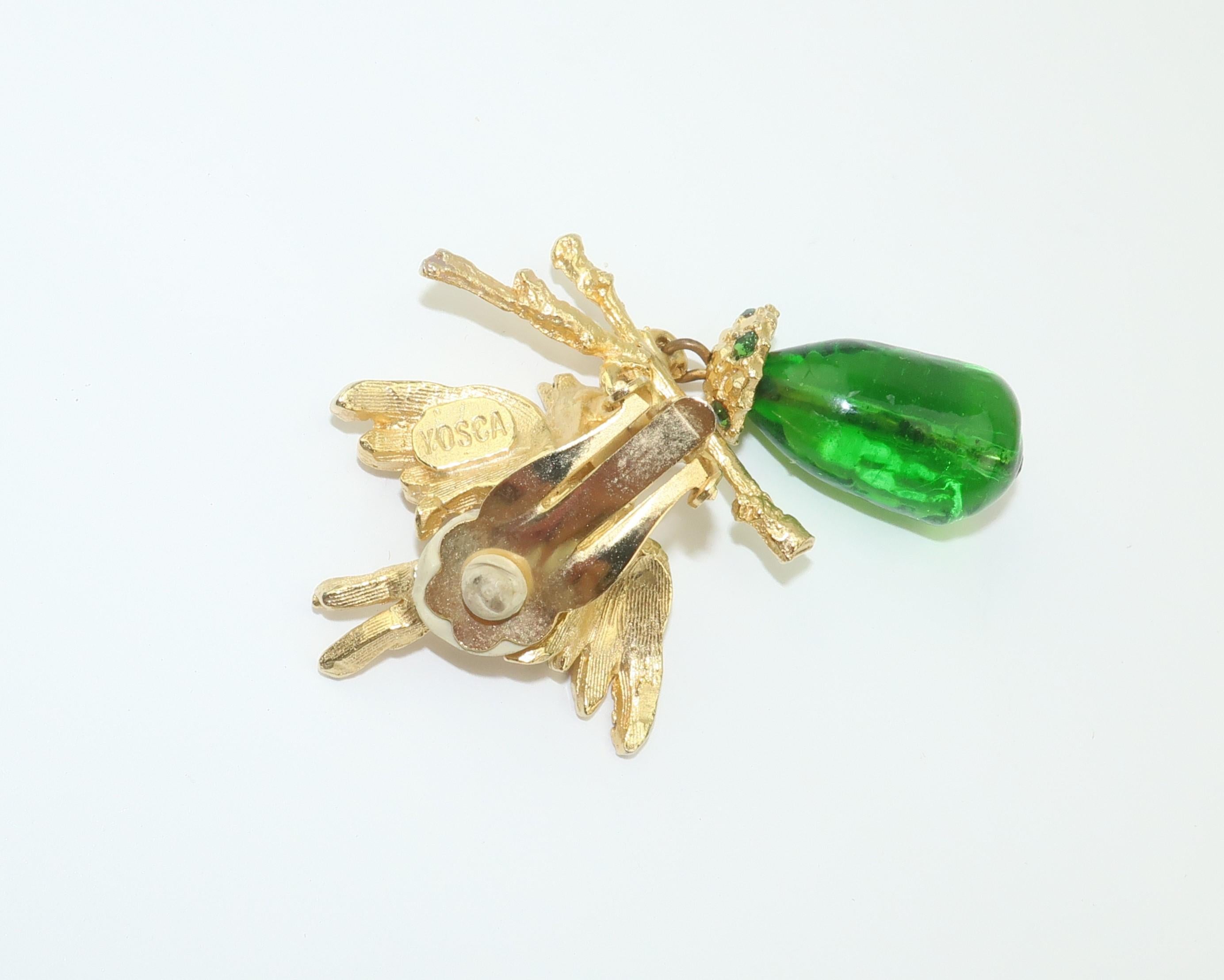 Vintage Gerard Yosca Gold Tone Bird Earrings With Green Glass In Good Condition In Atlanta, GA