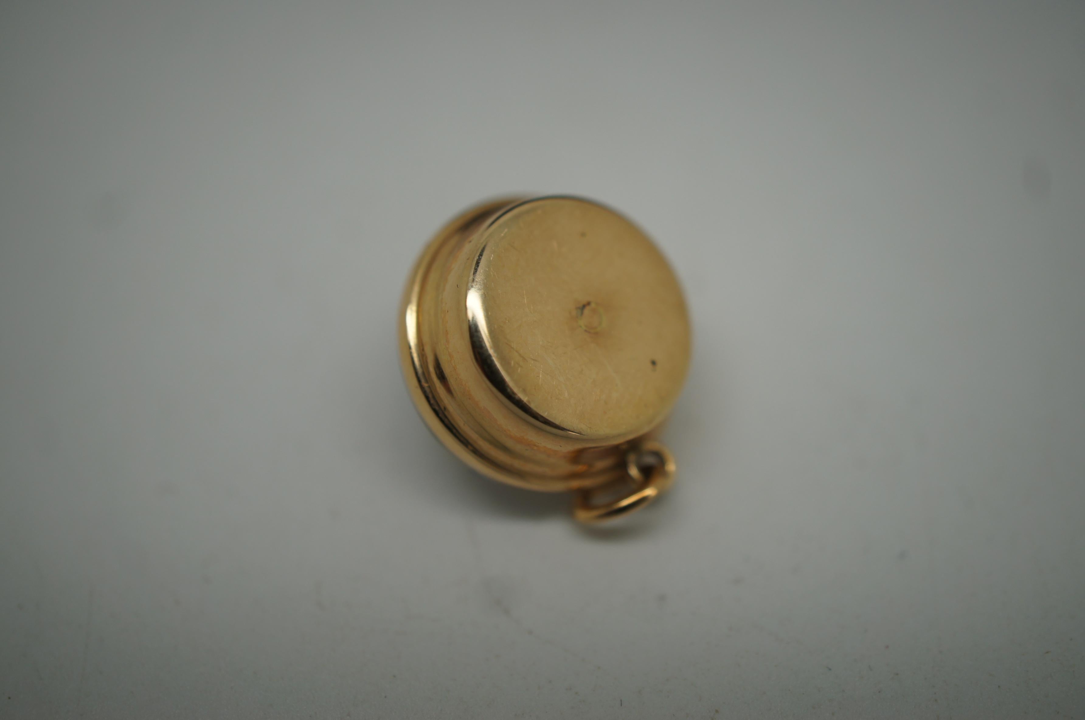 Vintage German 14K Yellow Gold Casino Roulette Wheel Pendant Charm Spinning Ball In Good Condition In Dayton, OH