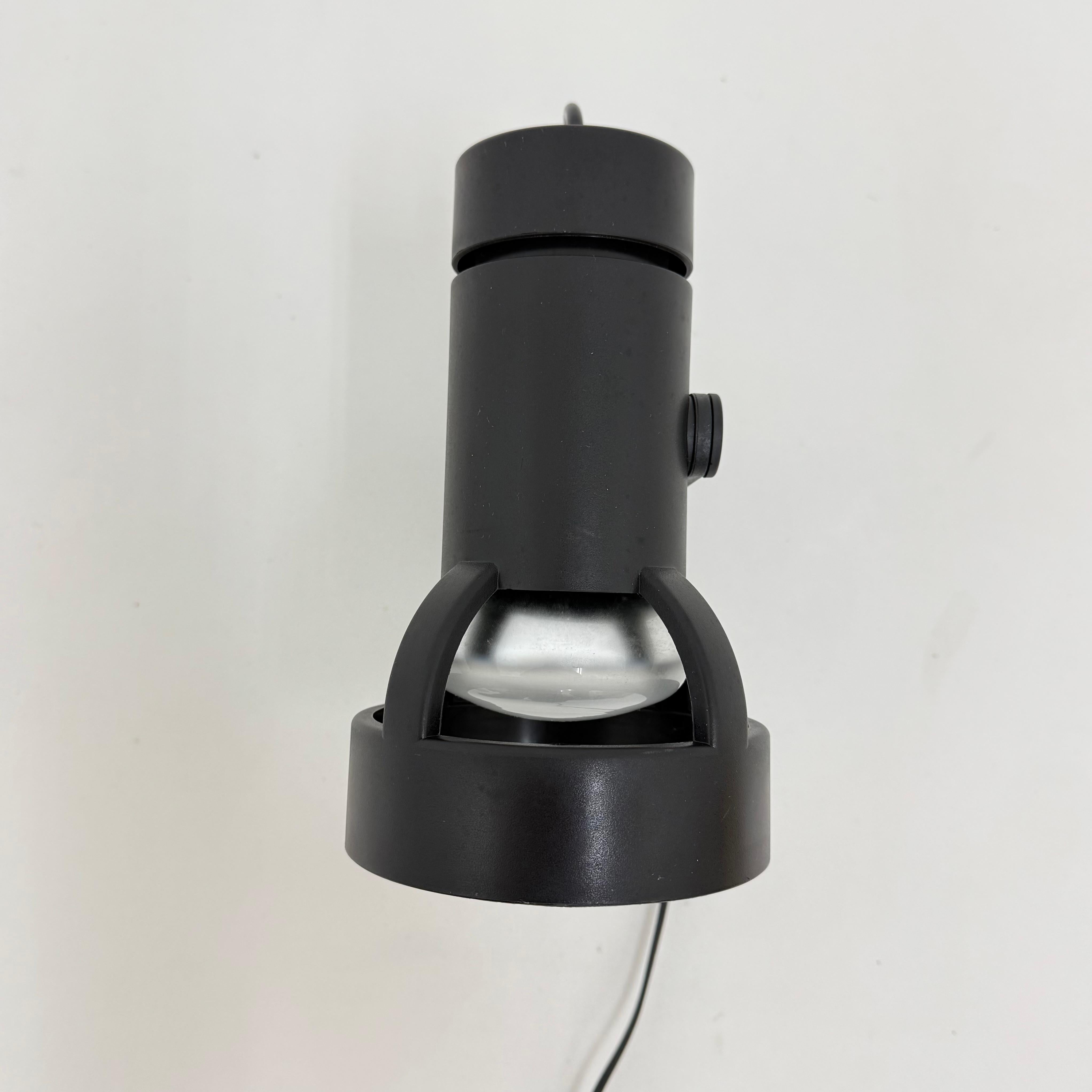Mid-Century moderno Lampada da parete regolabile tedesca vintage in plastica e metallo di Osram, anni '80 in vendita