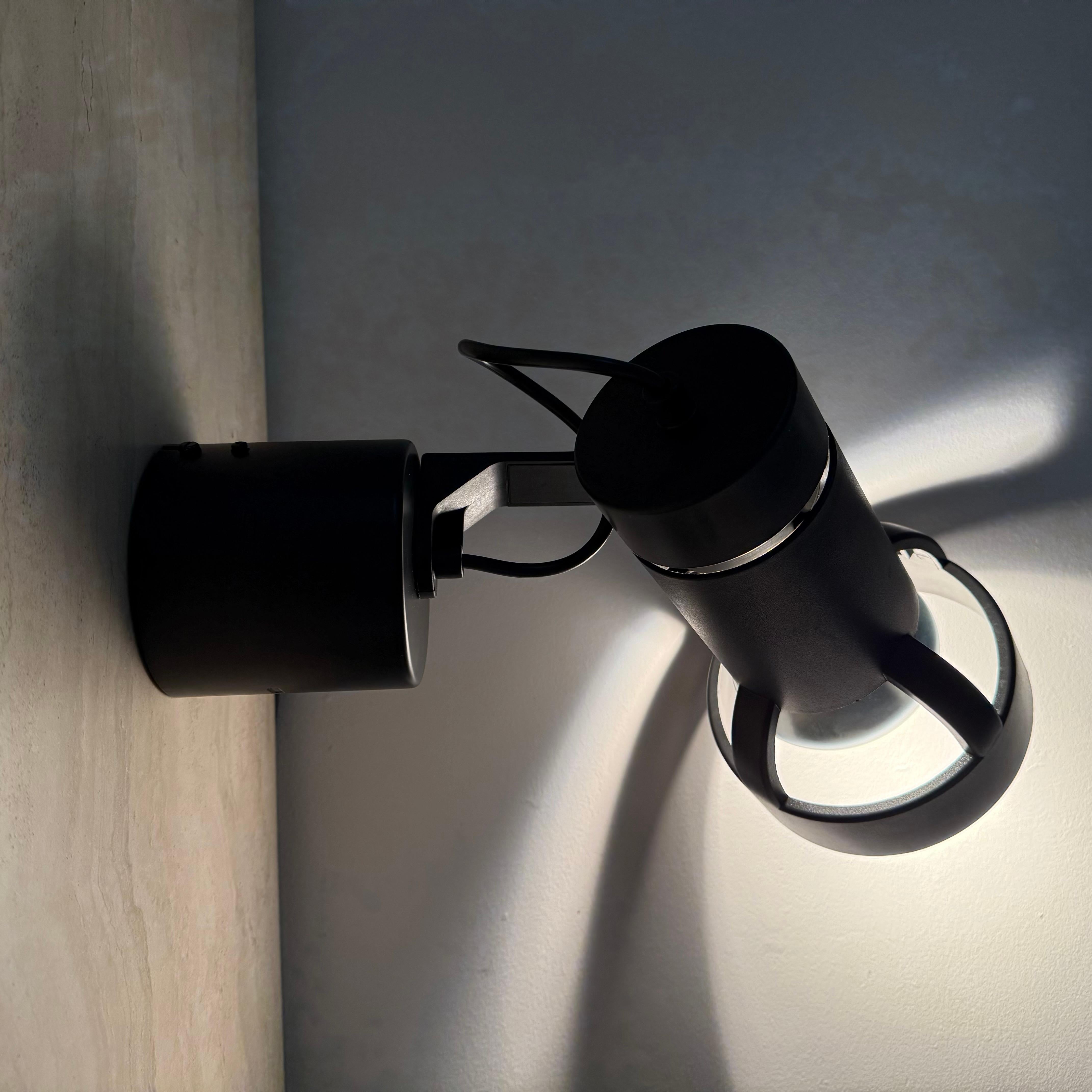 Plastica Lampada da parete regolabile tedesca vintage in plastica e metallo di Osram, anni '80 in vendita