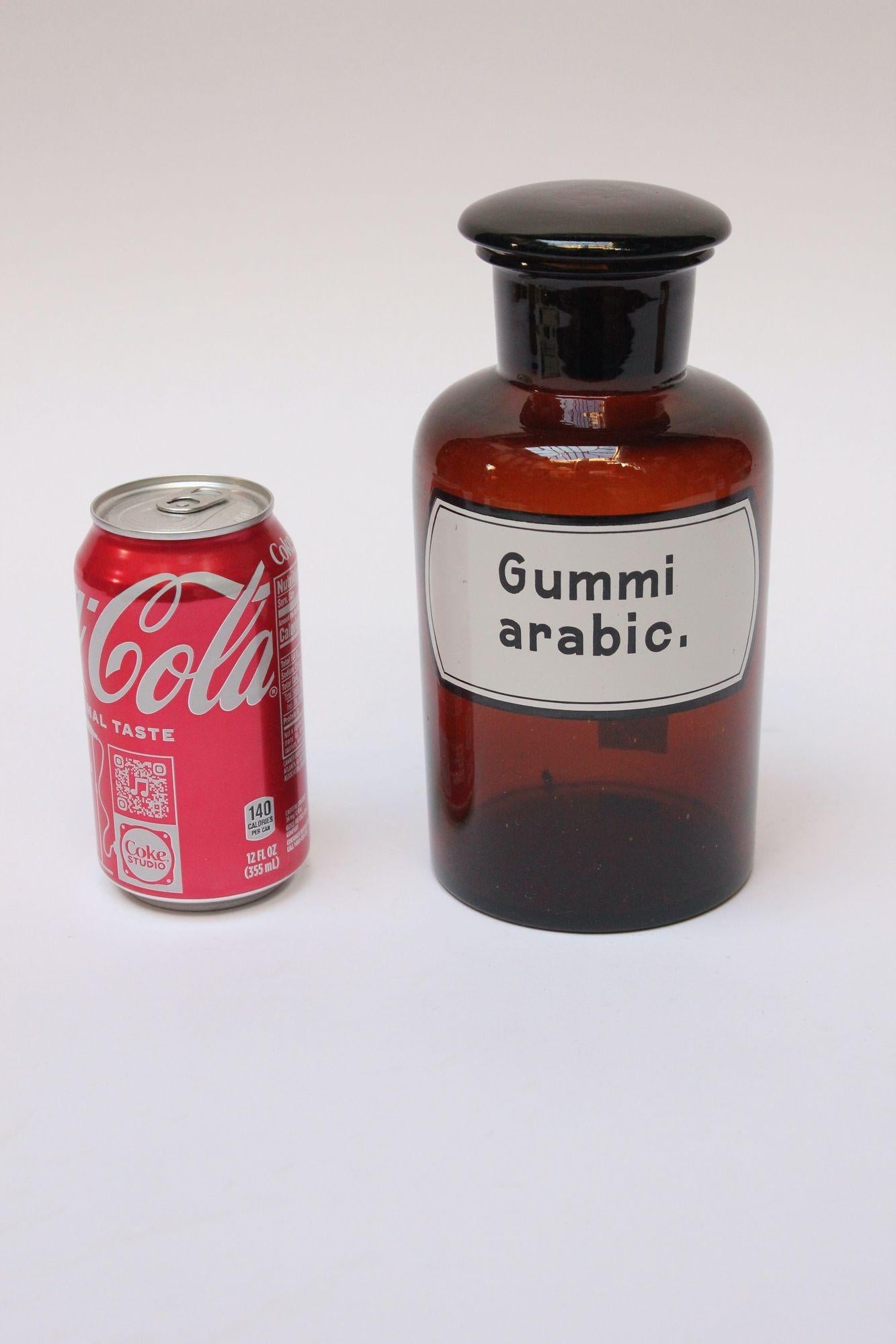 Allemand L'apothicaire allemande « Gummi Arabicum » en verre ambré vintage en vente
