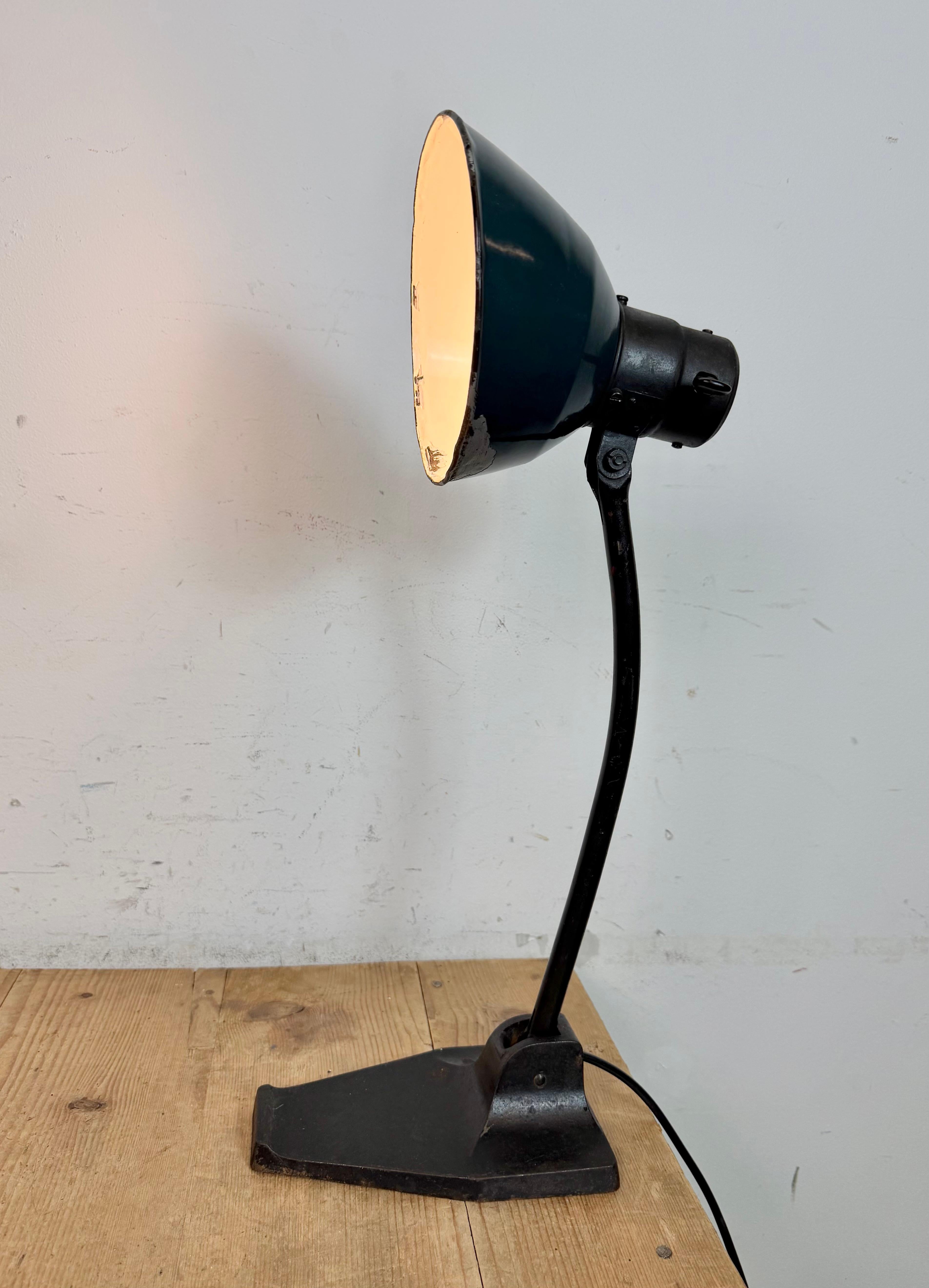 Lampe de table vintage allemande Bauhaus en émail au pétrole de Schaco, années 1930 en vente 12