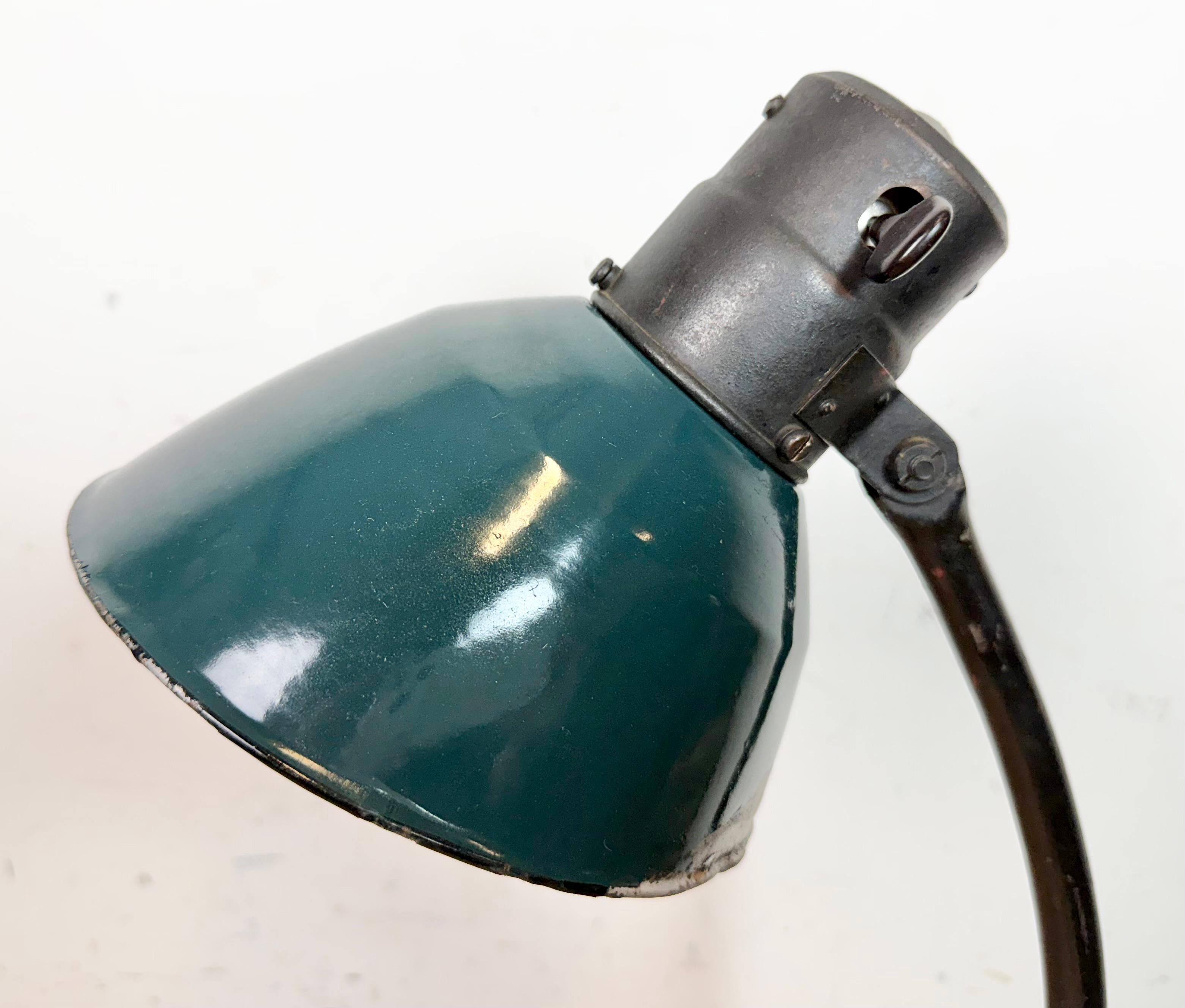 Allemand Lampe de table vintage allemande Bauhaus en émail au pétrole de Schaco, années 1930 en vente