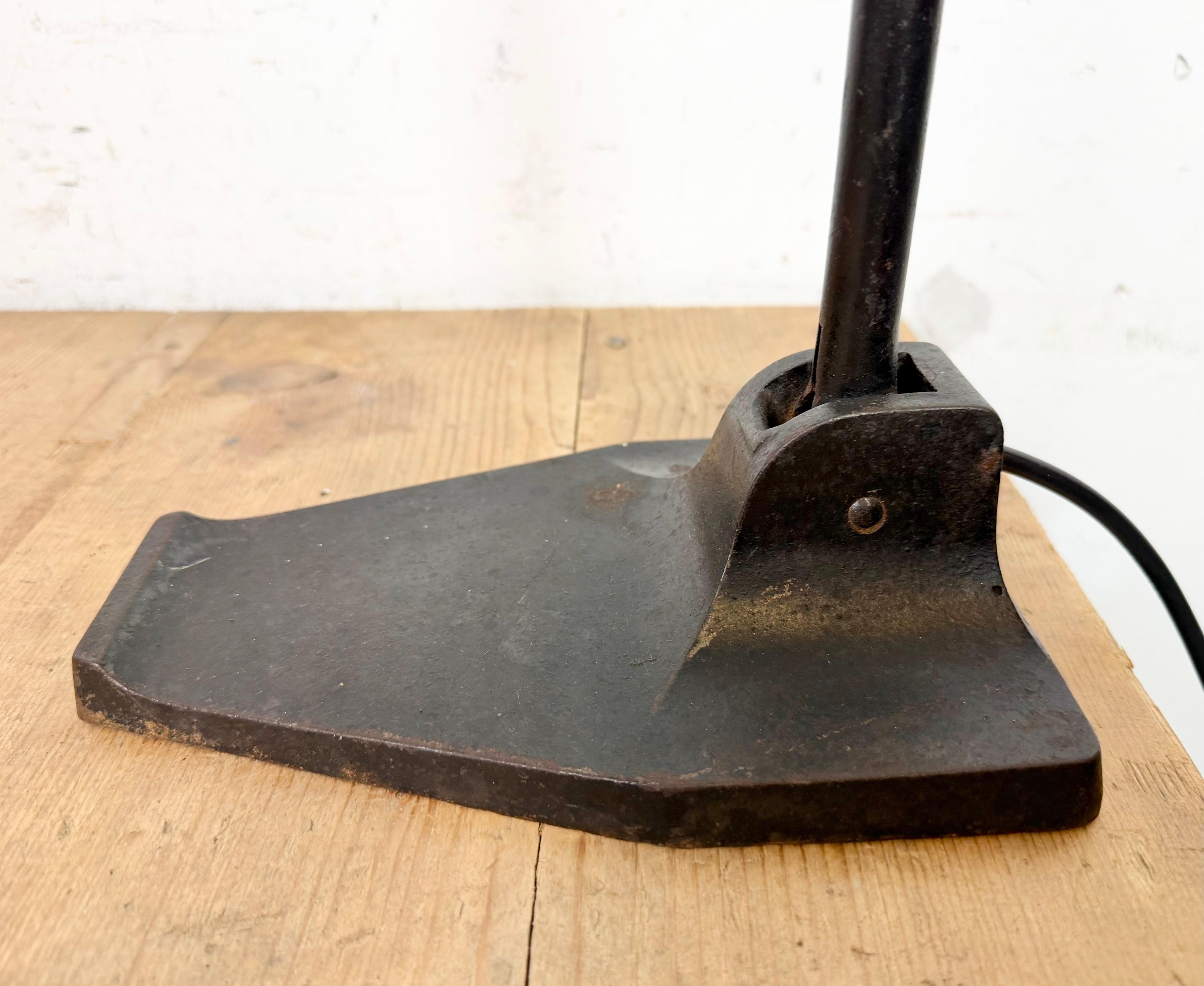 Moulage Lampe de table vintage allemande Bauhaus en émail au p�étrole de Schaco, années 1930 en vente