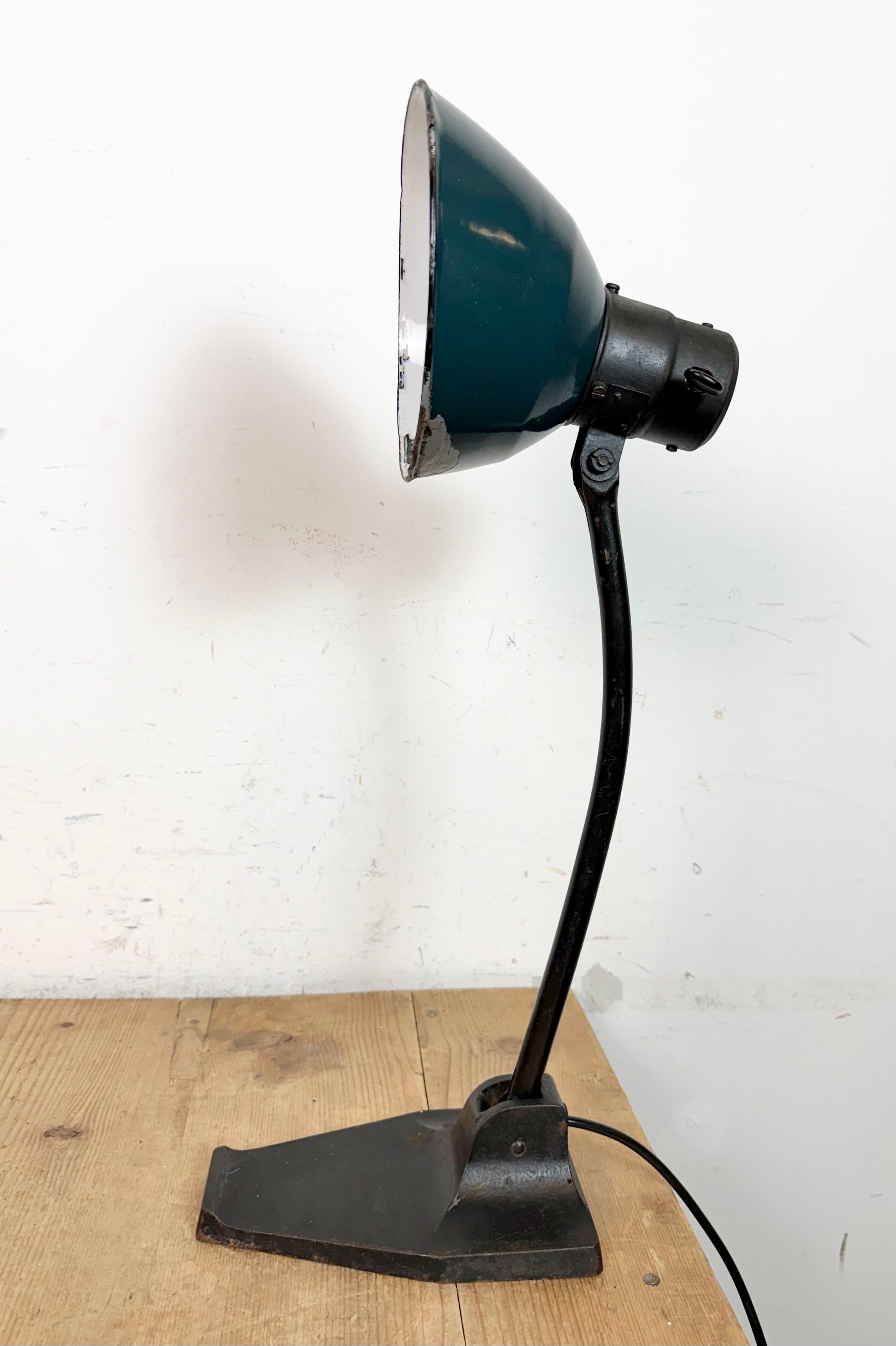 20ième siècle Lampe de table vintage allemande Bauhaus en émail au pétrole de Schaco, années 1930 en vente