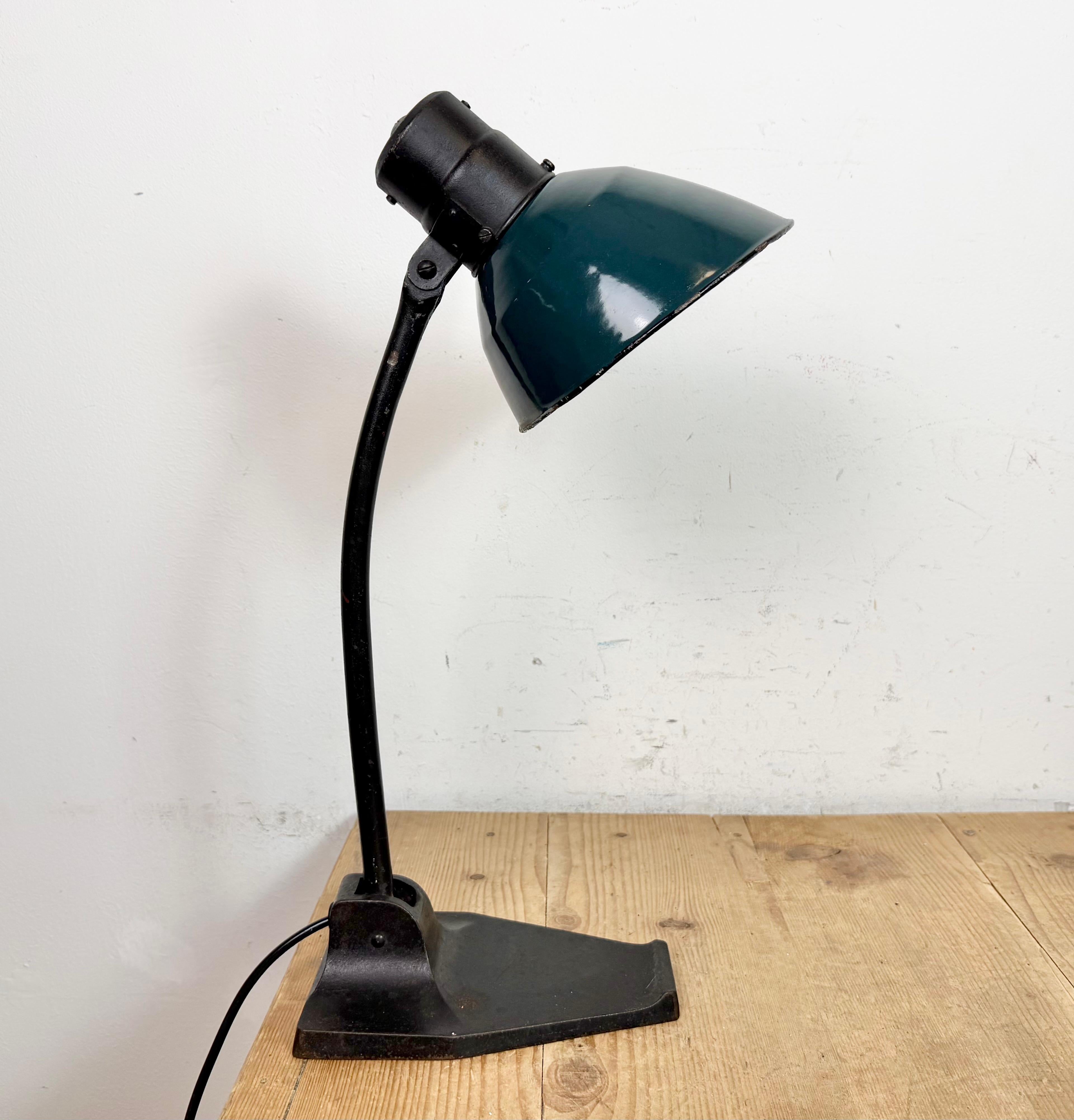 Émail Lampe de table vintage allemande Bauhaus en émail au pétrole de Schaco, années 1930 en vente