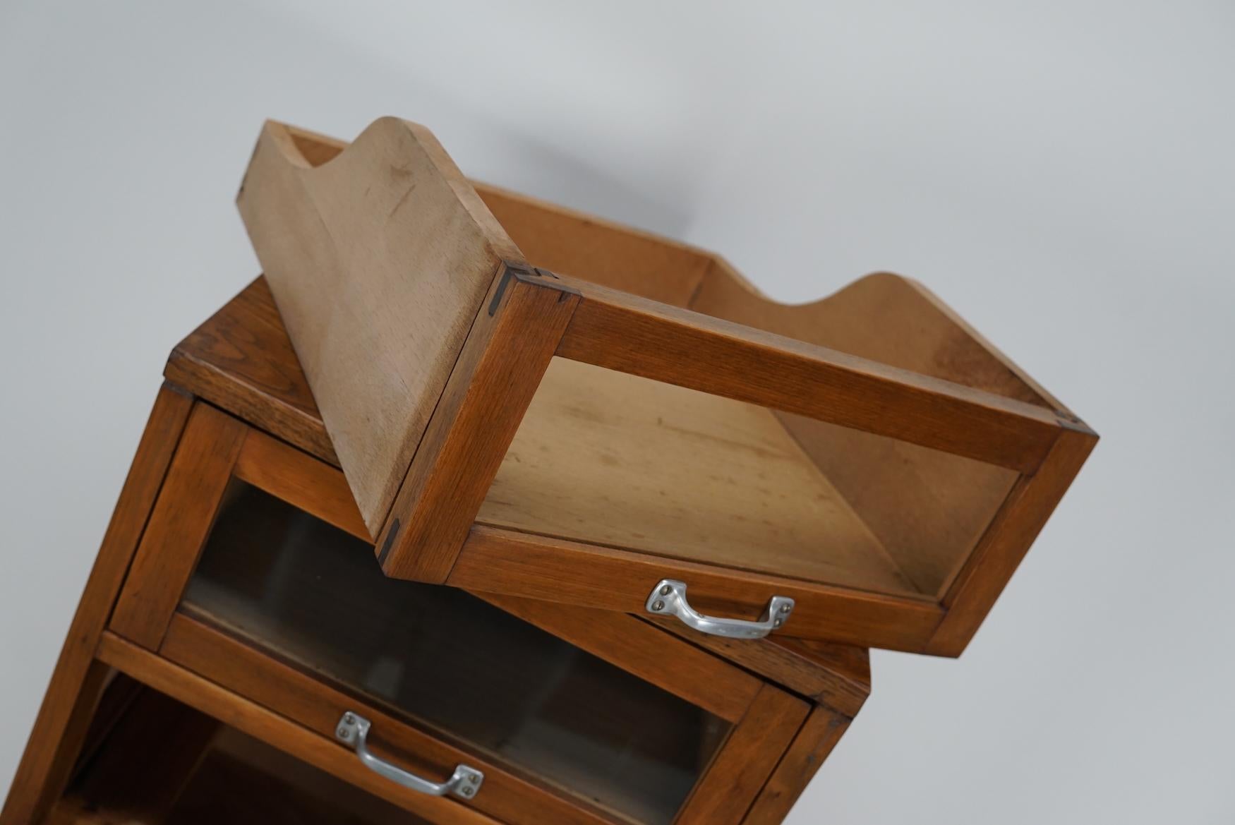 Vitrine / Meuble de mercerie vintage allemand en Beeche / Oak, années 1950 en vente 4