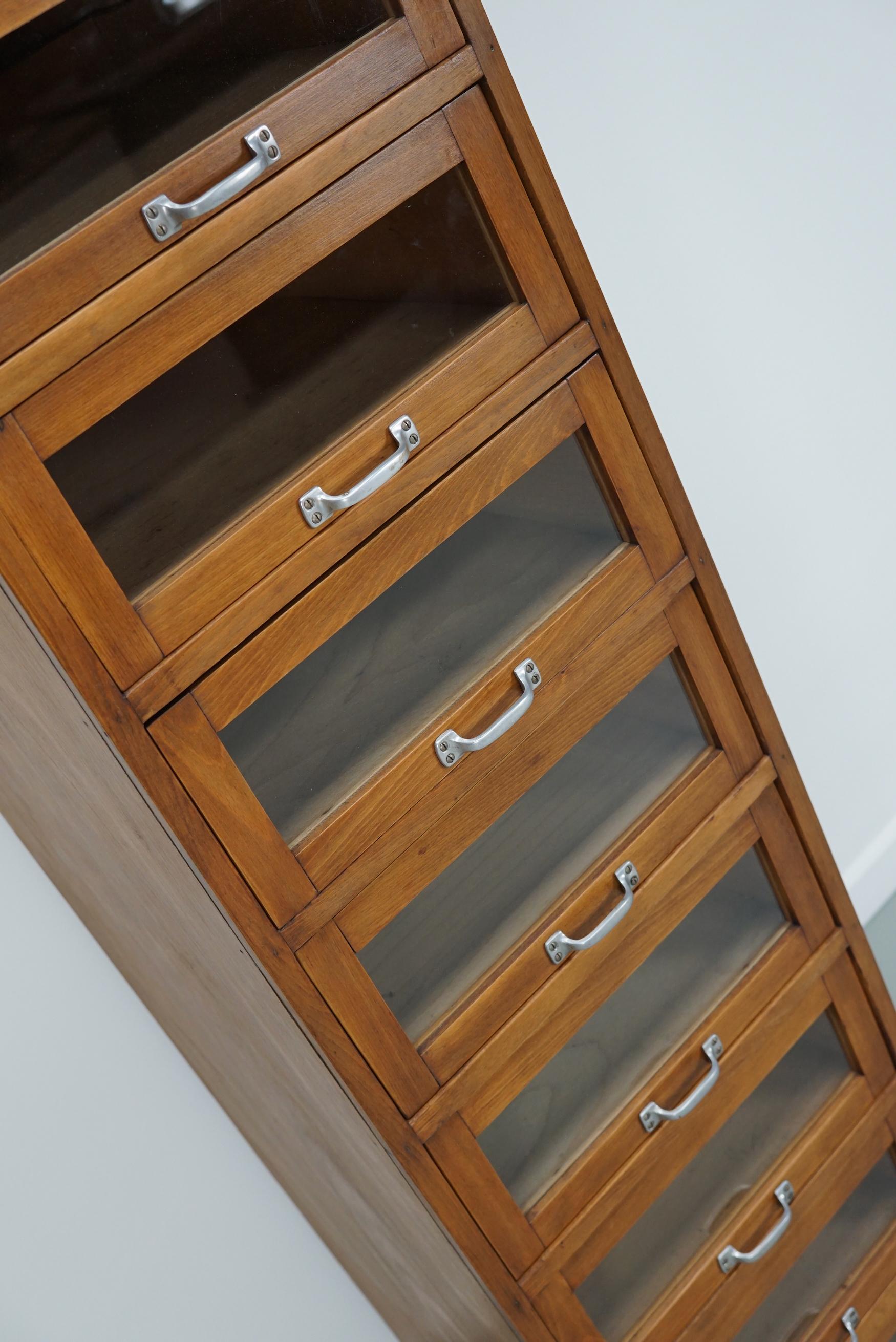 Vitrine / Meuble de mercerie vintage allemand en Beeche / Oak, années 1950 en vente 5
