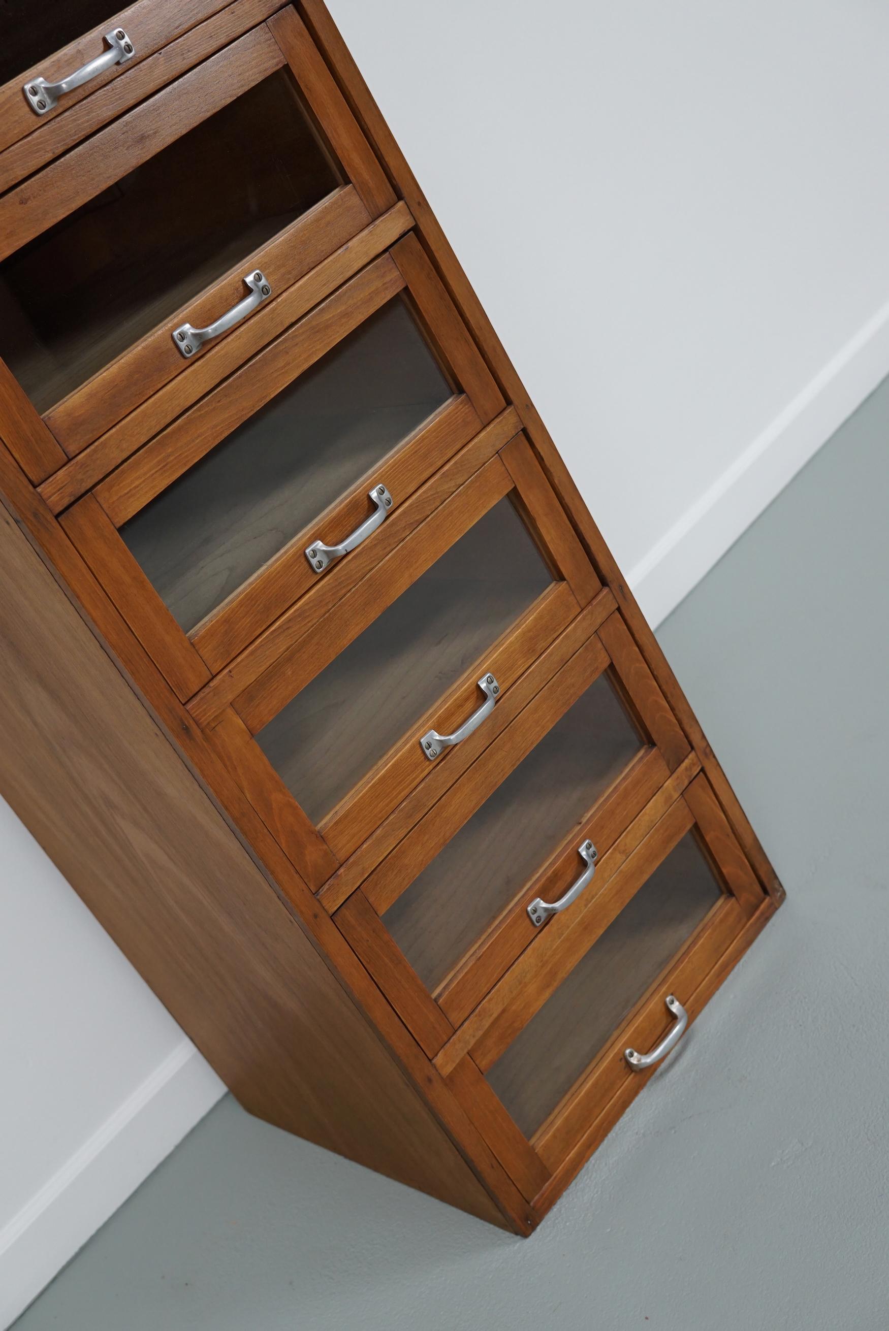 Vitrine / Meuble de mercerie vintage allemand en Beeche / Oak, années 1950 en vente 7