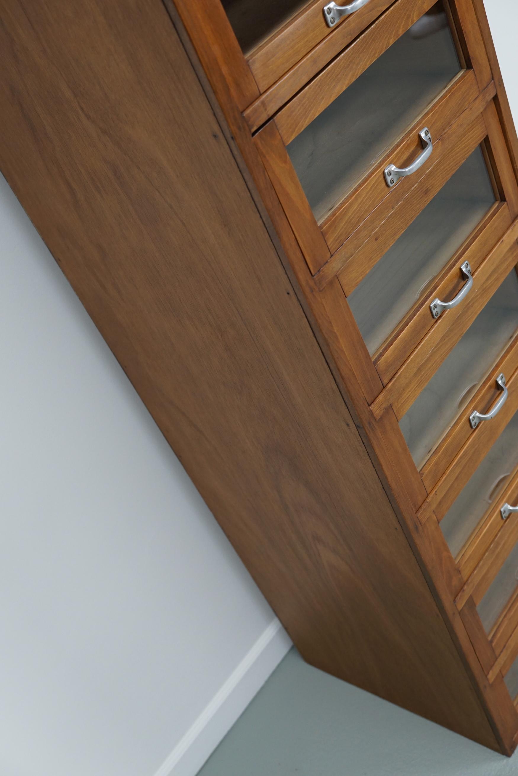 Vitrine / Meuble de mercerie vintage allemand en Beeche / Oak, années 1950 en vente 9