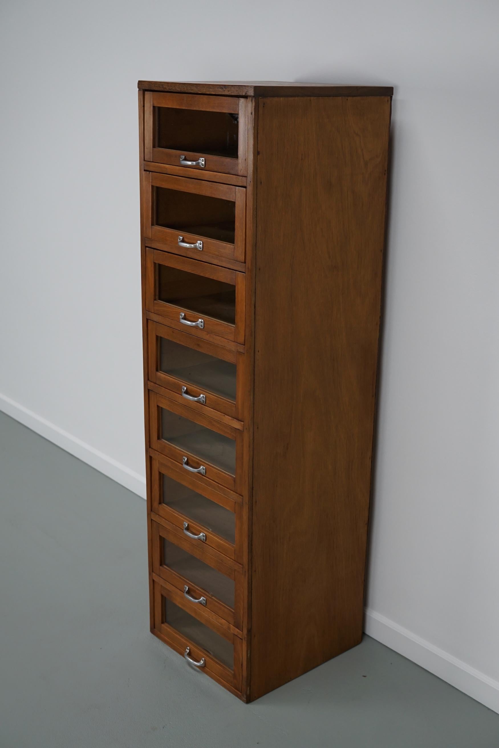 Vitrine / Meuble de mercerie vintage allemand en Beeche / Oak, années 1950 Bon état - En vente à Nijmegen, NL