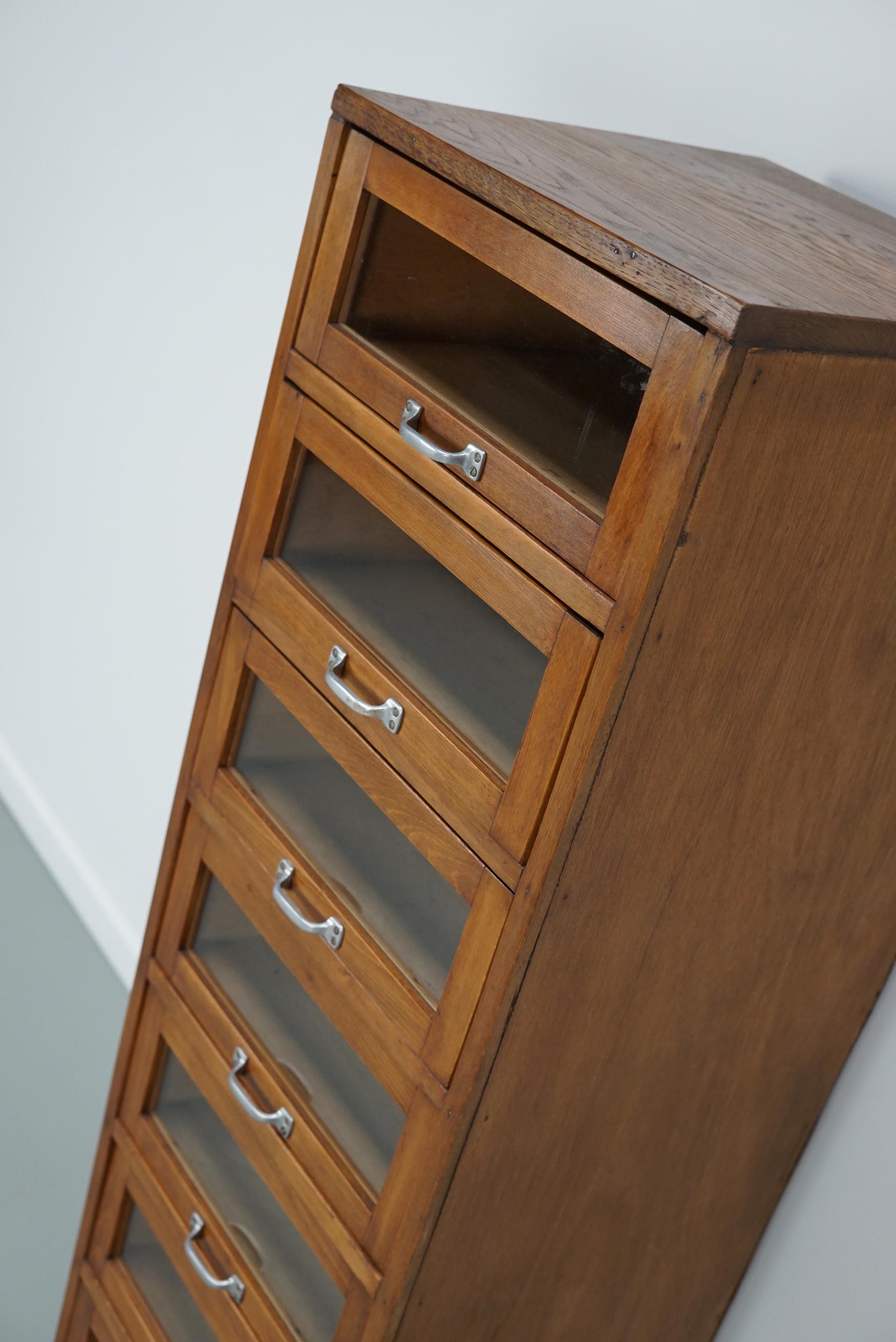 Vitrine / Meuble de mercerie vintage allemand en Beeche / Oak, années 1950 en vente 1