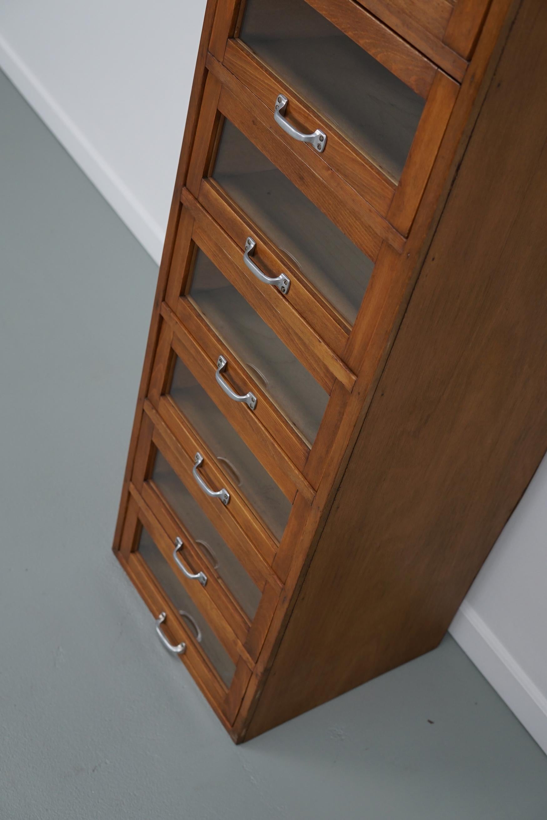 Vitrine / Meuble de mercerie vintage allemand en Beeche / Oak, années 1950 en vente 3