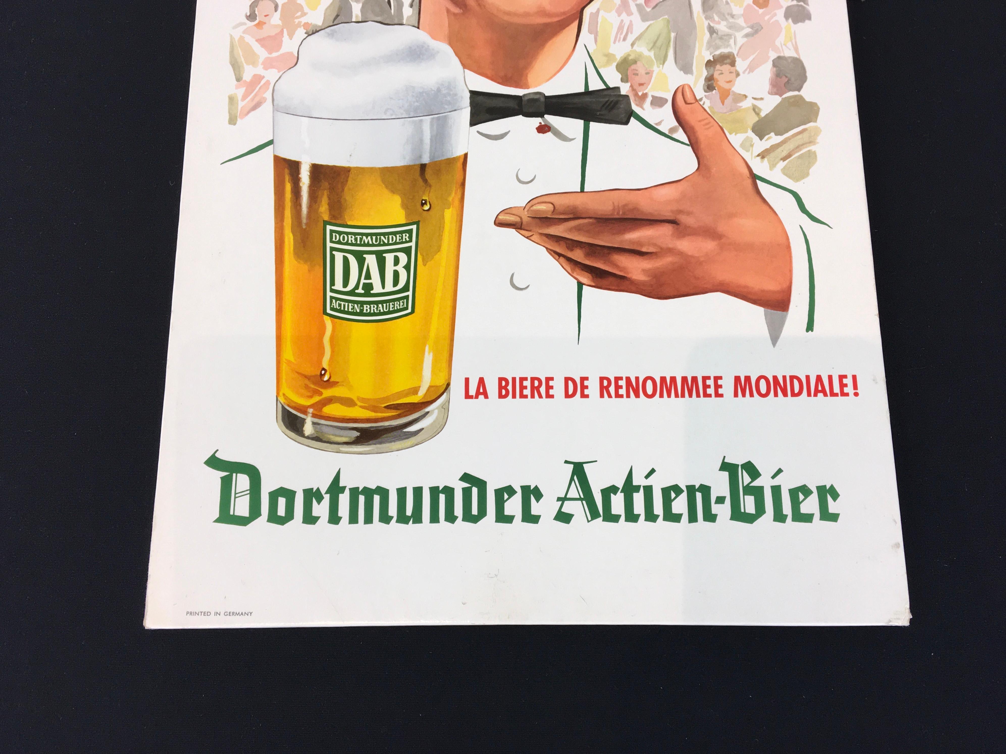 Autre Panneau de bière allemand vintage avec serveur  en vente