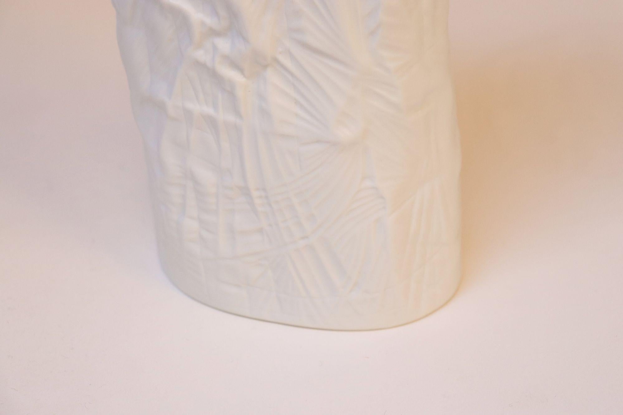 Vaso d'epoca in porcellana di bisquit tedesca 'Structura' di Martin Freyer per Rosenthal in vendita 3