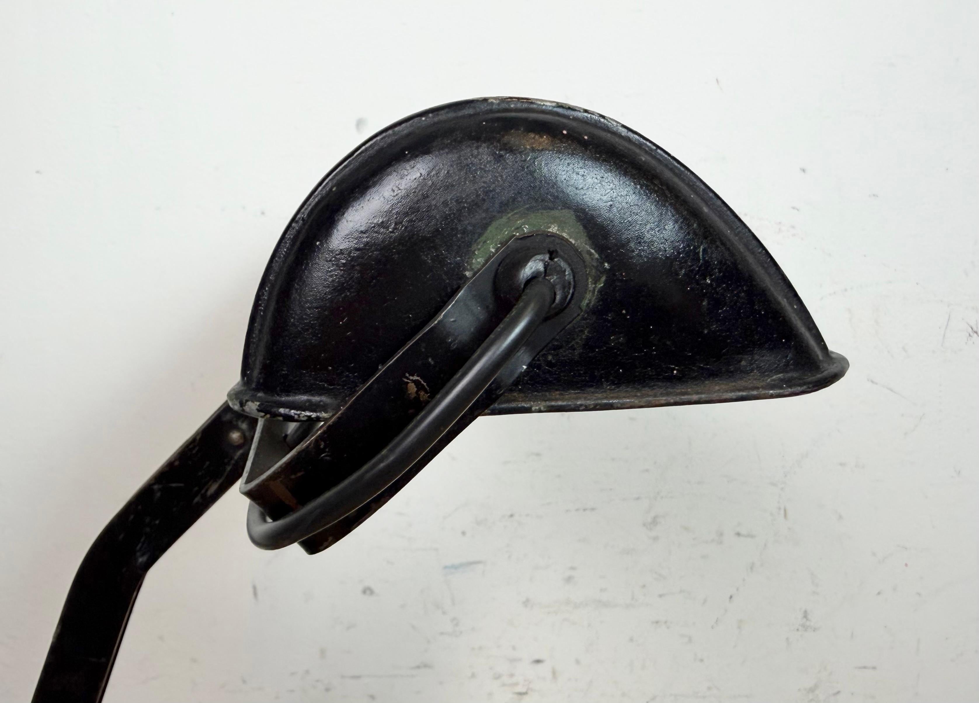 Vintage German Black Bank Lamp, 1930s Esmalte en venta