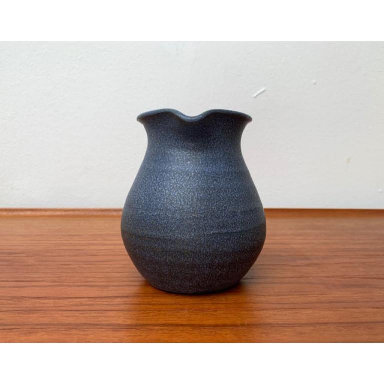 Allemand Vieille cruche allemande en céramique bleue, 1970 en vente