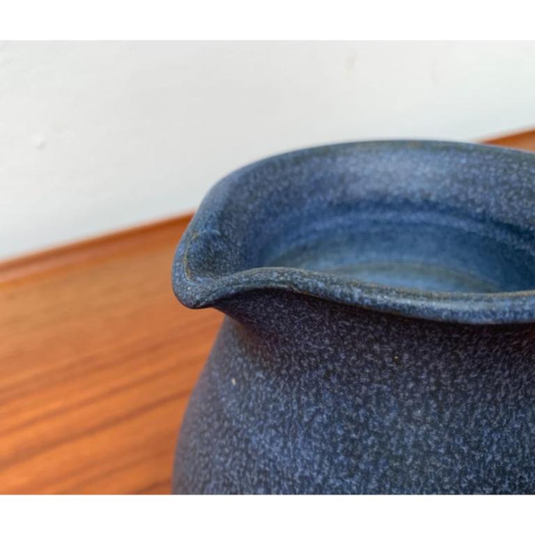 Vieille cruche allemande en céramique bleue, 1970 en vente 3