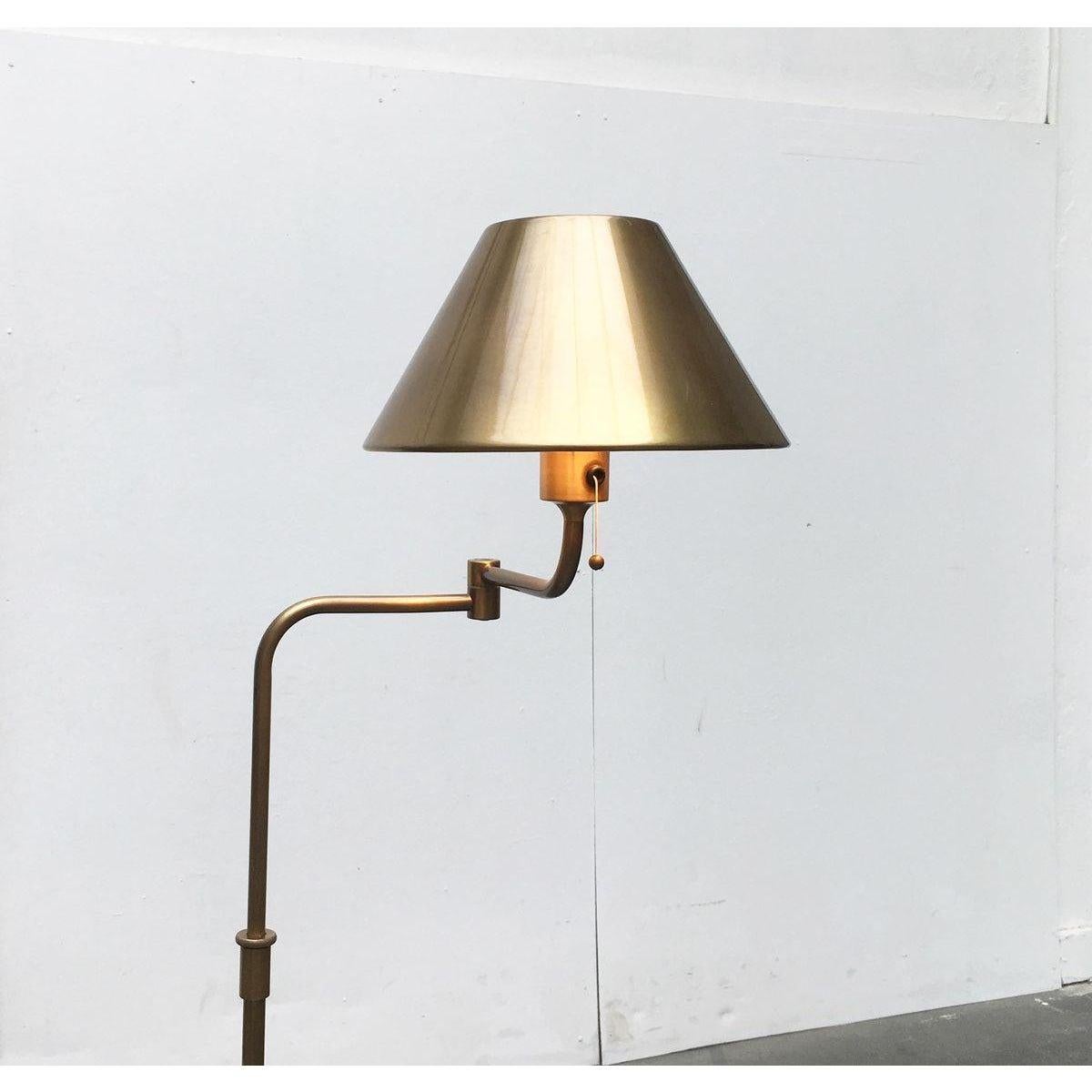 Allemand Lampadaire Lesan de style Hollywood Regency en laiton allemand, 1970 en vente