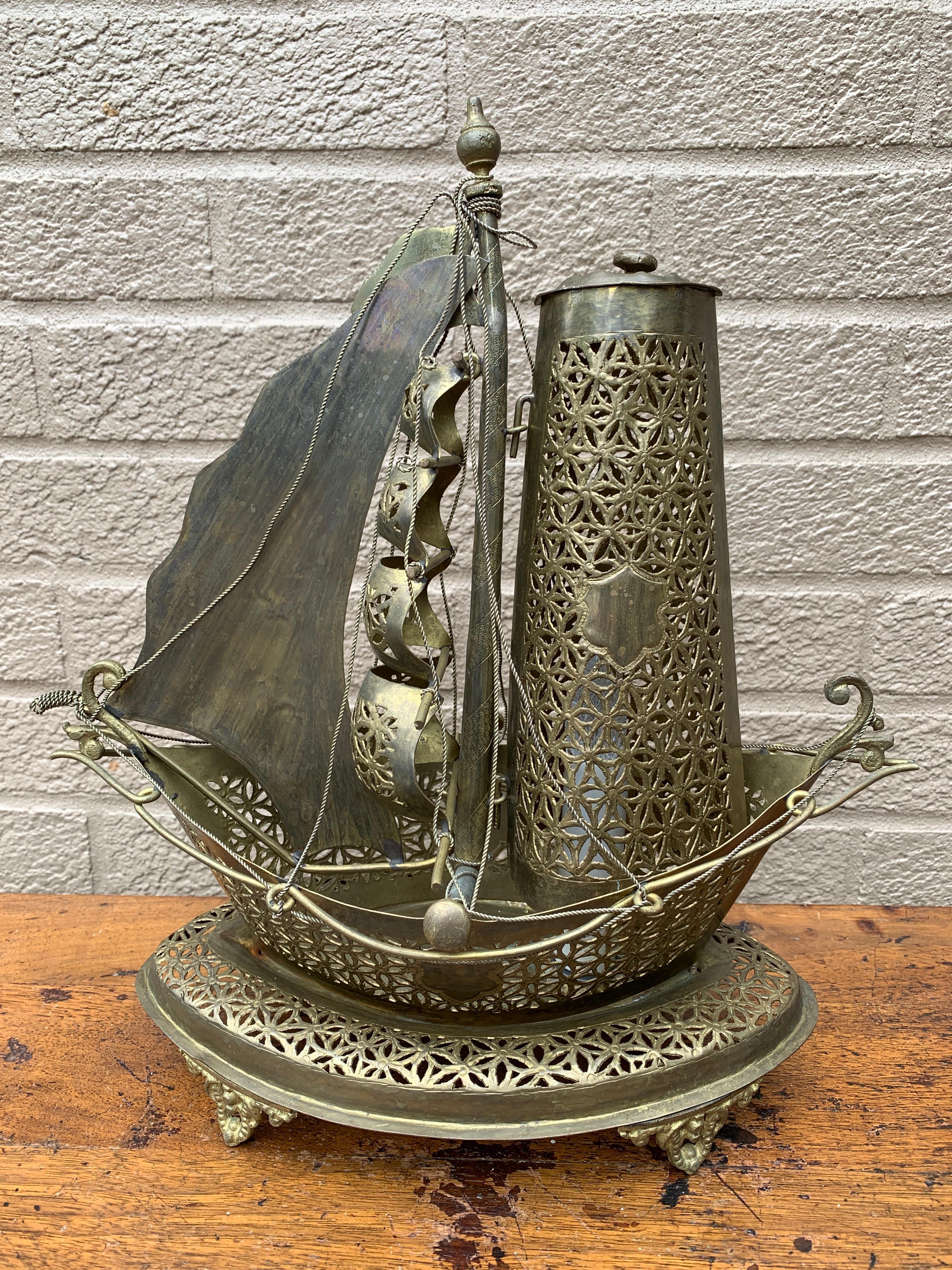 Lámpara de noche de velero de latón alemán vintage en venta 6