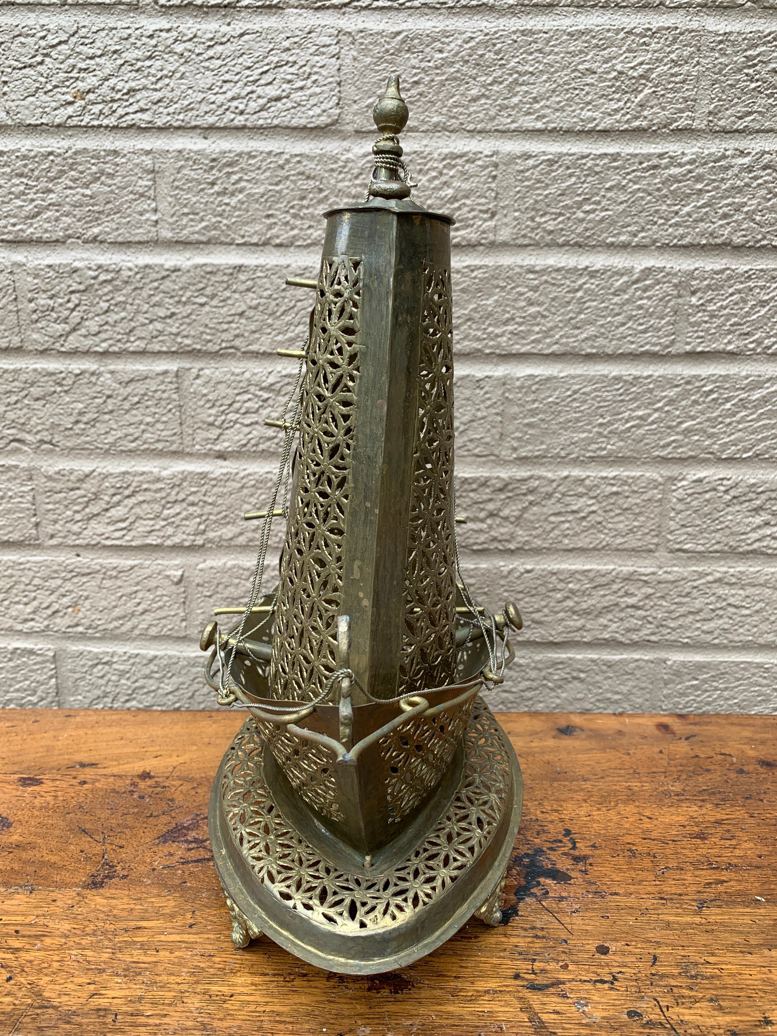 Lámpara de noche de velero de latón alemán vintage en venta 7