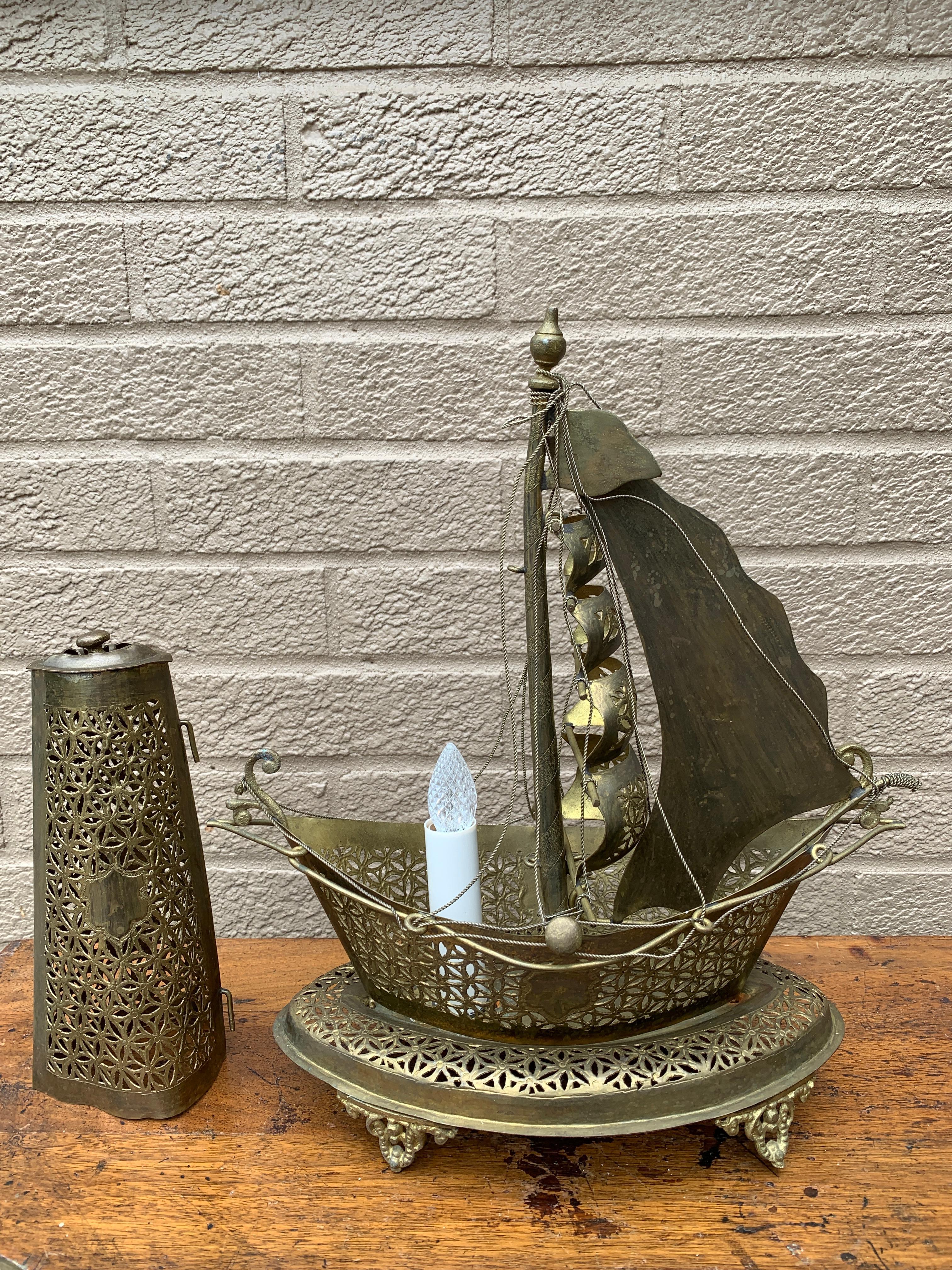Lámpara de noche de velero de latón alemán vintage en venta 8