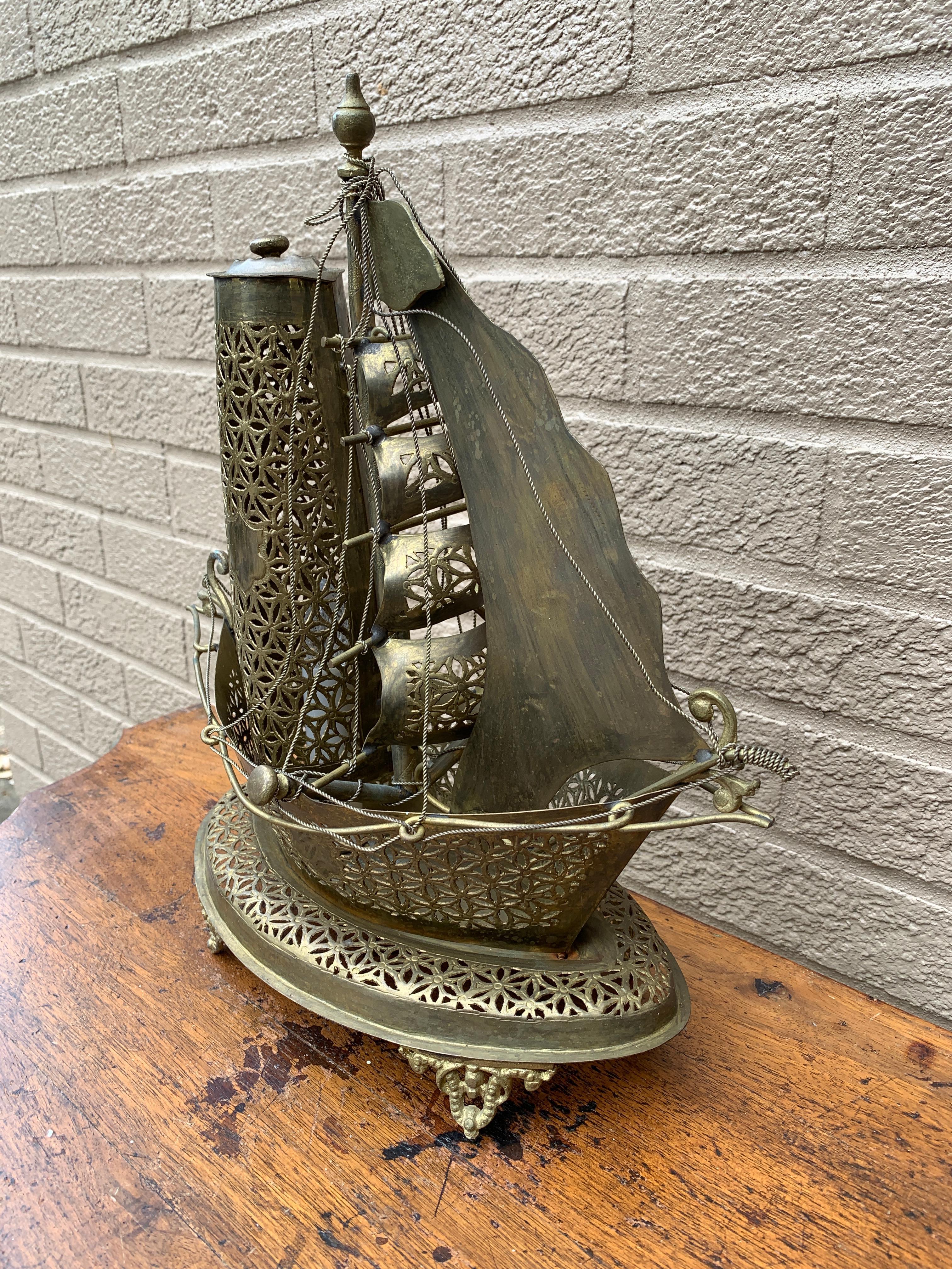 Lámpara de noche de velero de latón alemán vintage Moderno de mediados de siglo en venta
