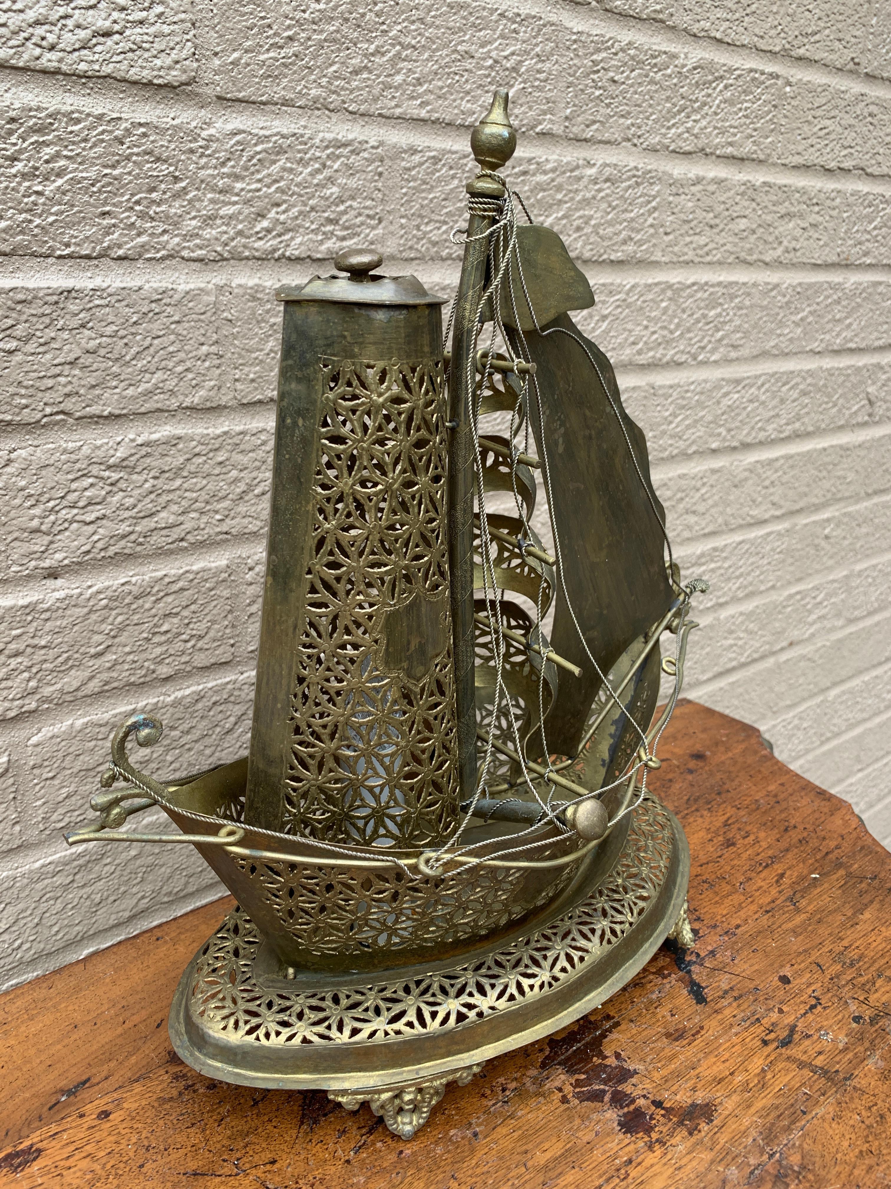 Lámpara de noche de velero de latón alemán vintage Alemán en venta