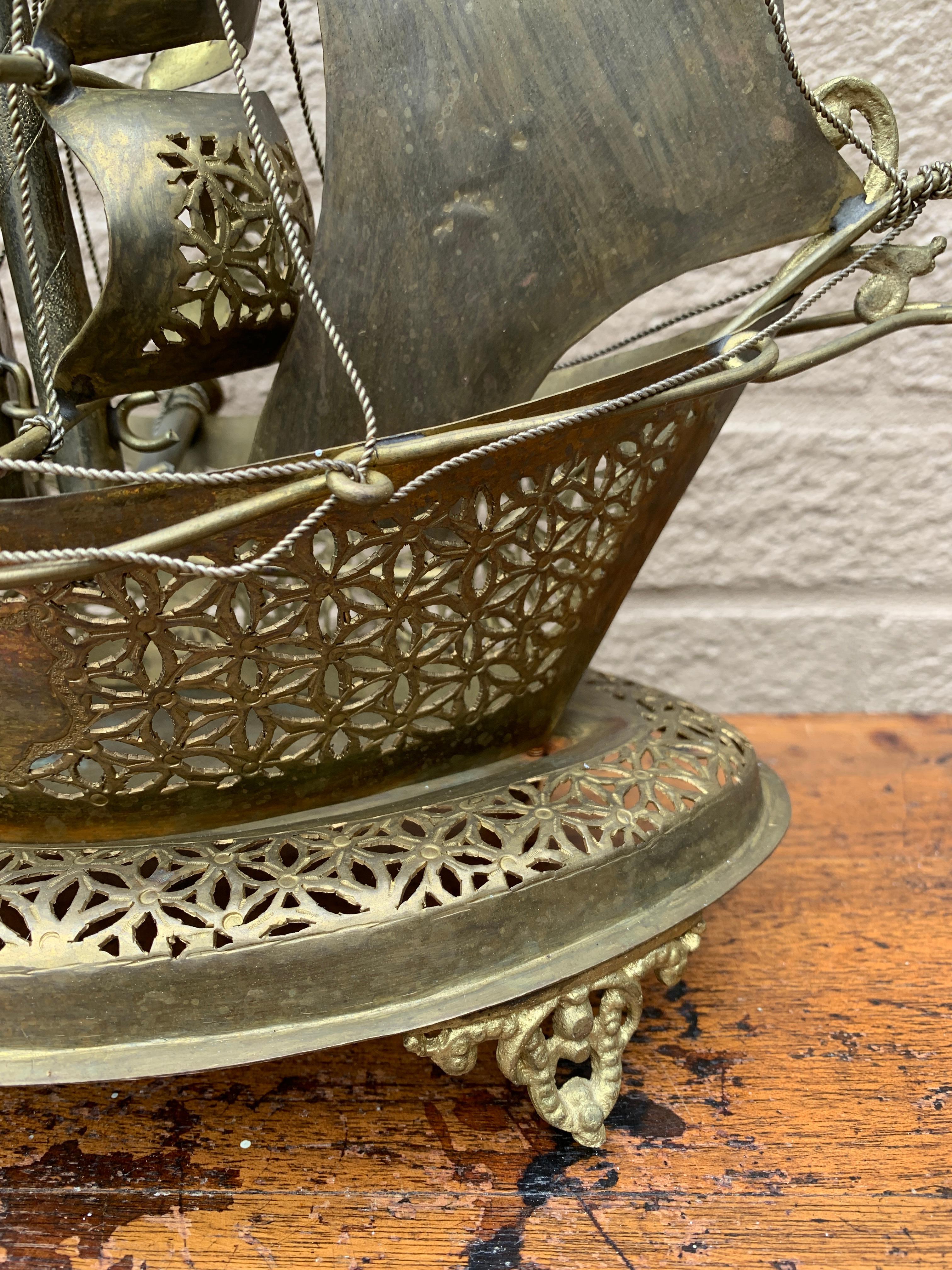 Lámpara de noche de velero de latón alemán vintage en venta 1