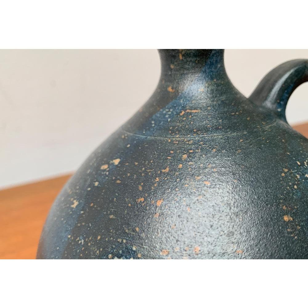 Deutsche Brutalistische Studio Pottery Karaffenvase von Gerhard Liebenthron, 1980 im Angebot 5