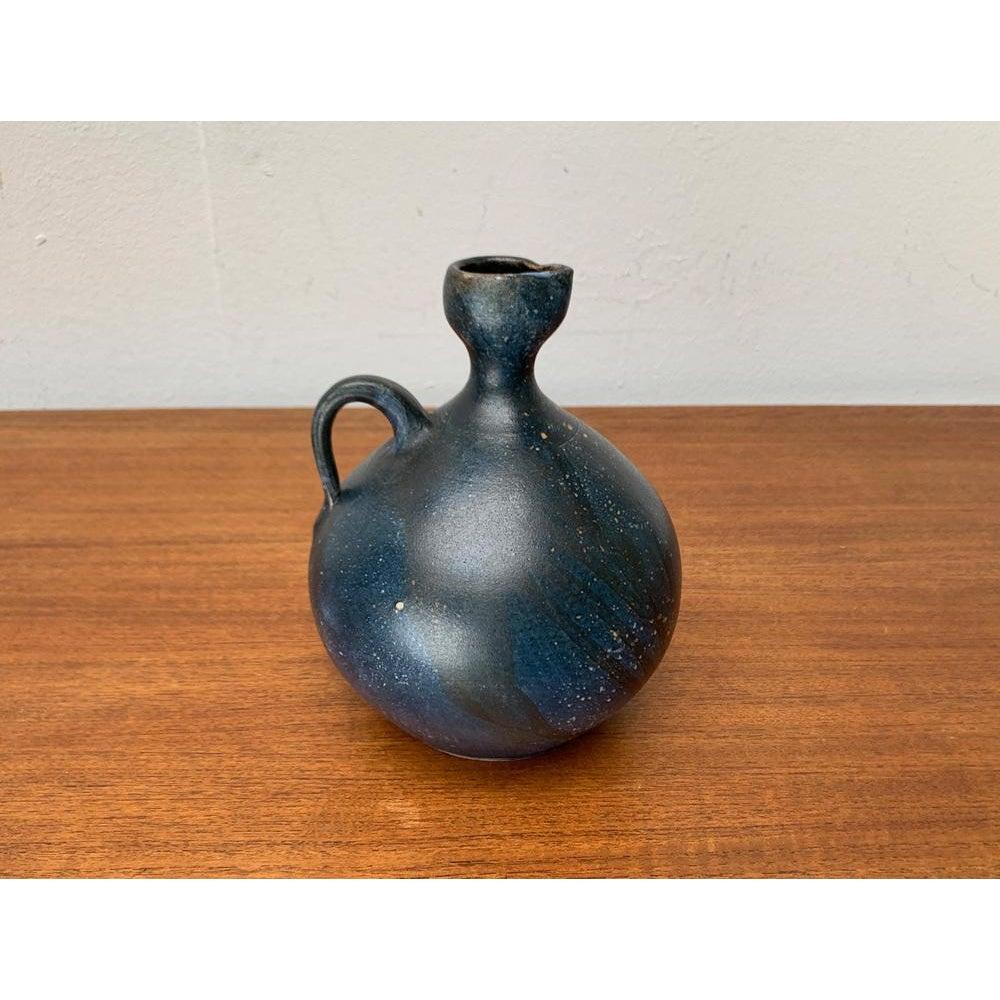 Deutsche Brutalistische Studio Pottery Karaffenvase von Gerhard Liebenthron, 1980 (Brutalismus) im Angebot