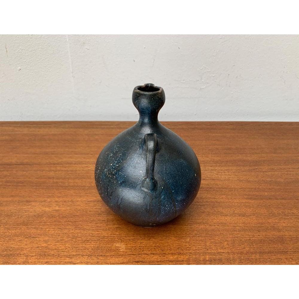Deutsche Brutalistische Studio Pottery Karaffenvase von Gerhard Liebenthron, 1980 (20. Jahrhundert) im Angebot