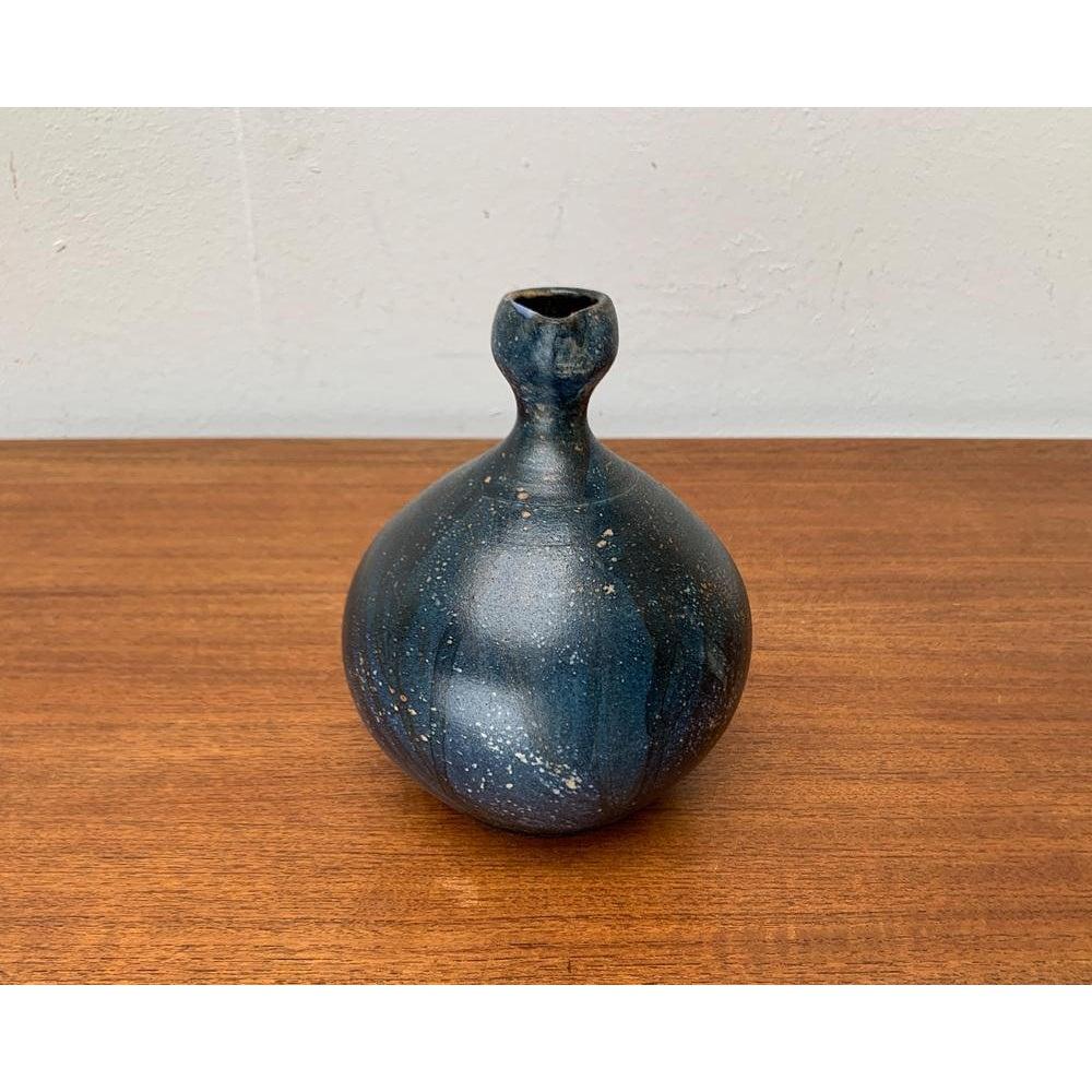 Deutsche Brutalistische Studio Pottery Karaffenvase von Gerhard Liebenthron, 1980 (Keramik) im Angebot
