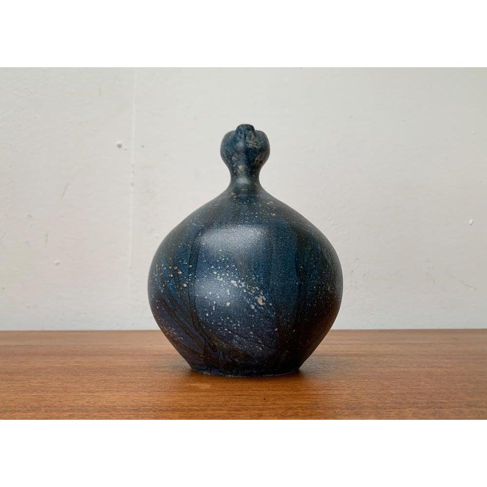 Deutsche Brutalistische Studio Pottery Karaffenvase von Gerhard Liebenthron, 1980 im Angebot 1