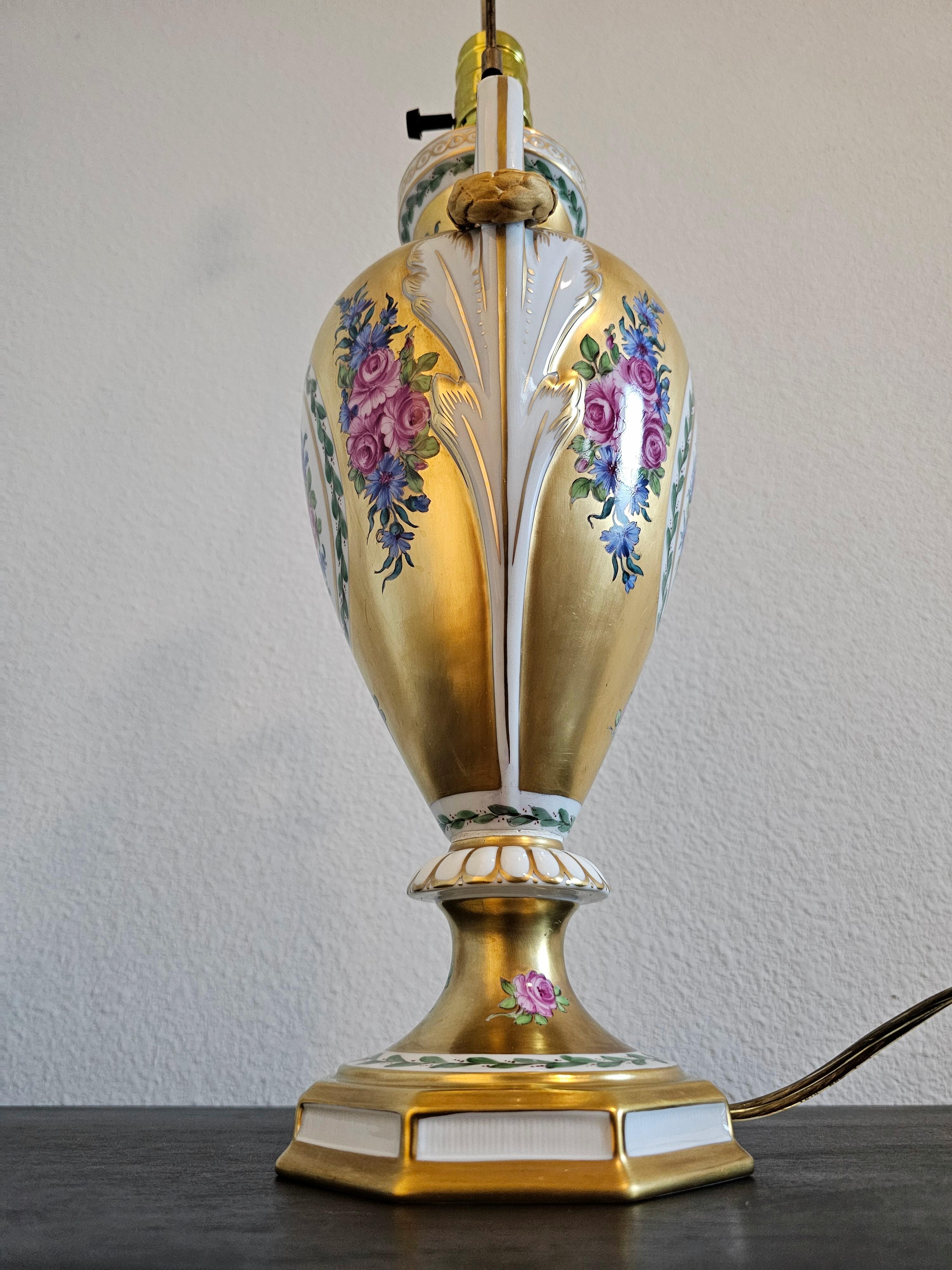 Lampada da tavolo in porcellana di Dresden Porcelain Amphora Vasiform d'epoca Carl Thieme in vendita 2