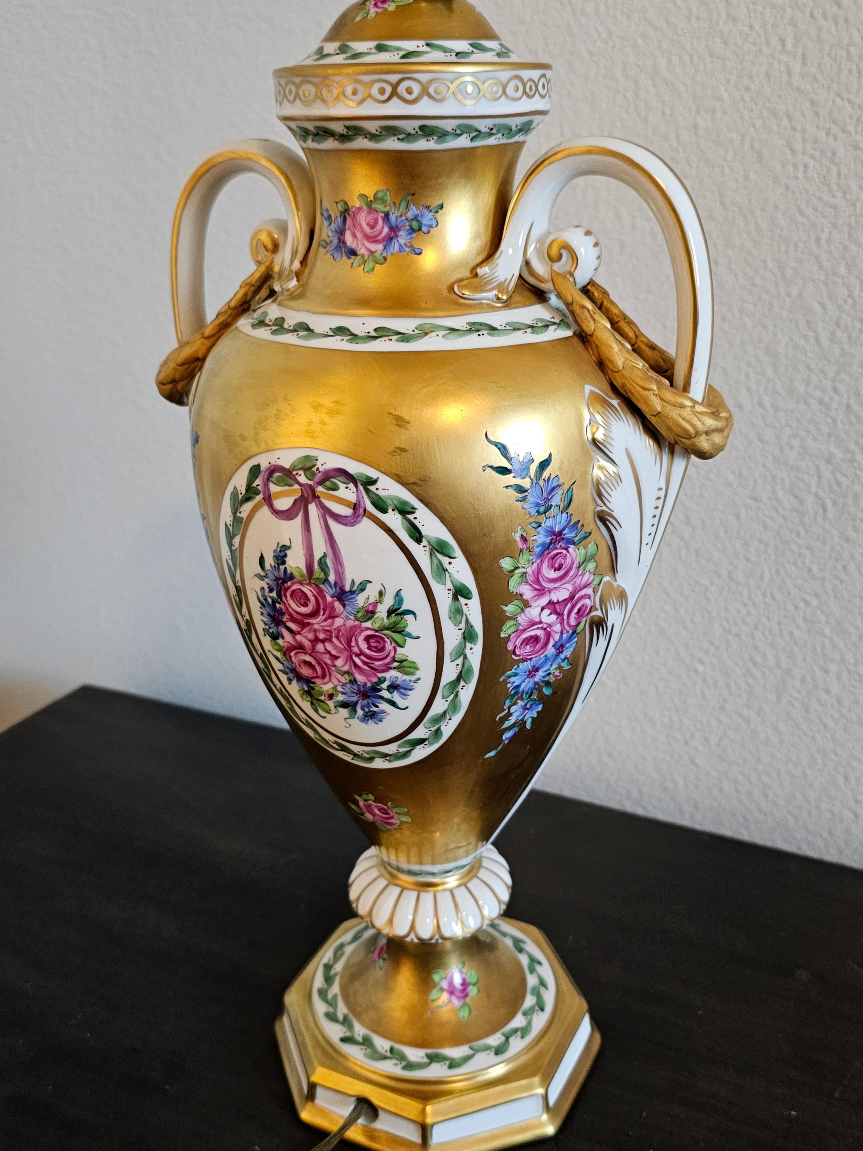 Lampada da tavolo in porcellana di Dresden Porcelain Amphora Vasiform d'epoca Carl Thieme in vendita 3