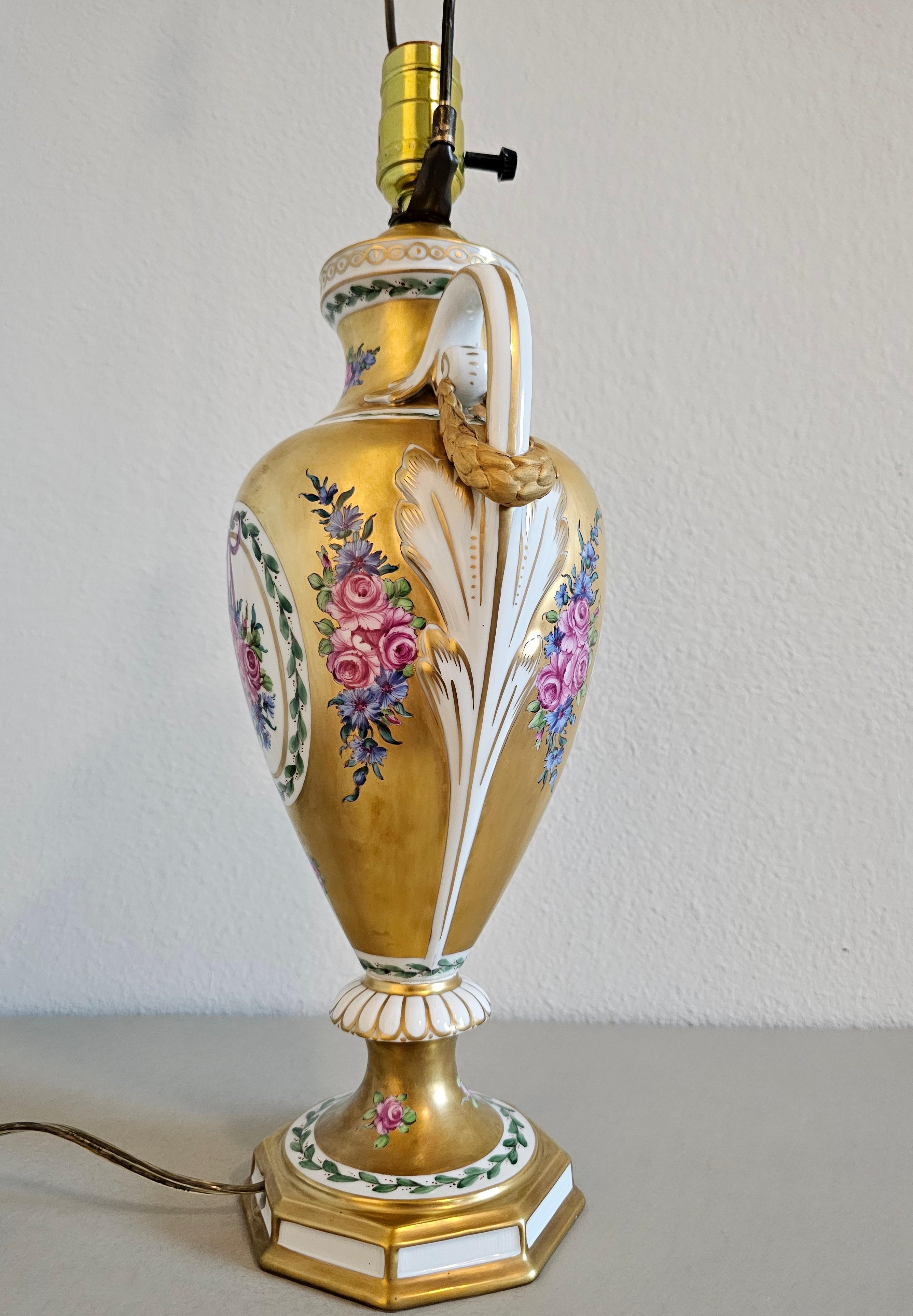 Lampada da tavolo in porcellana di Dresden Porcelain Amphora Vasiform d'epoca Carl Thieme in vendita 4