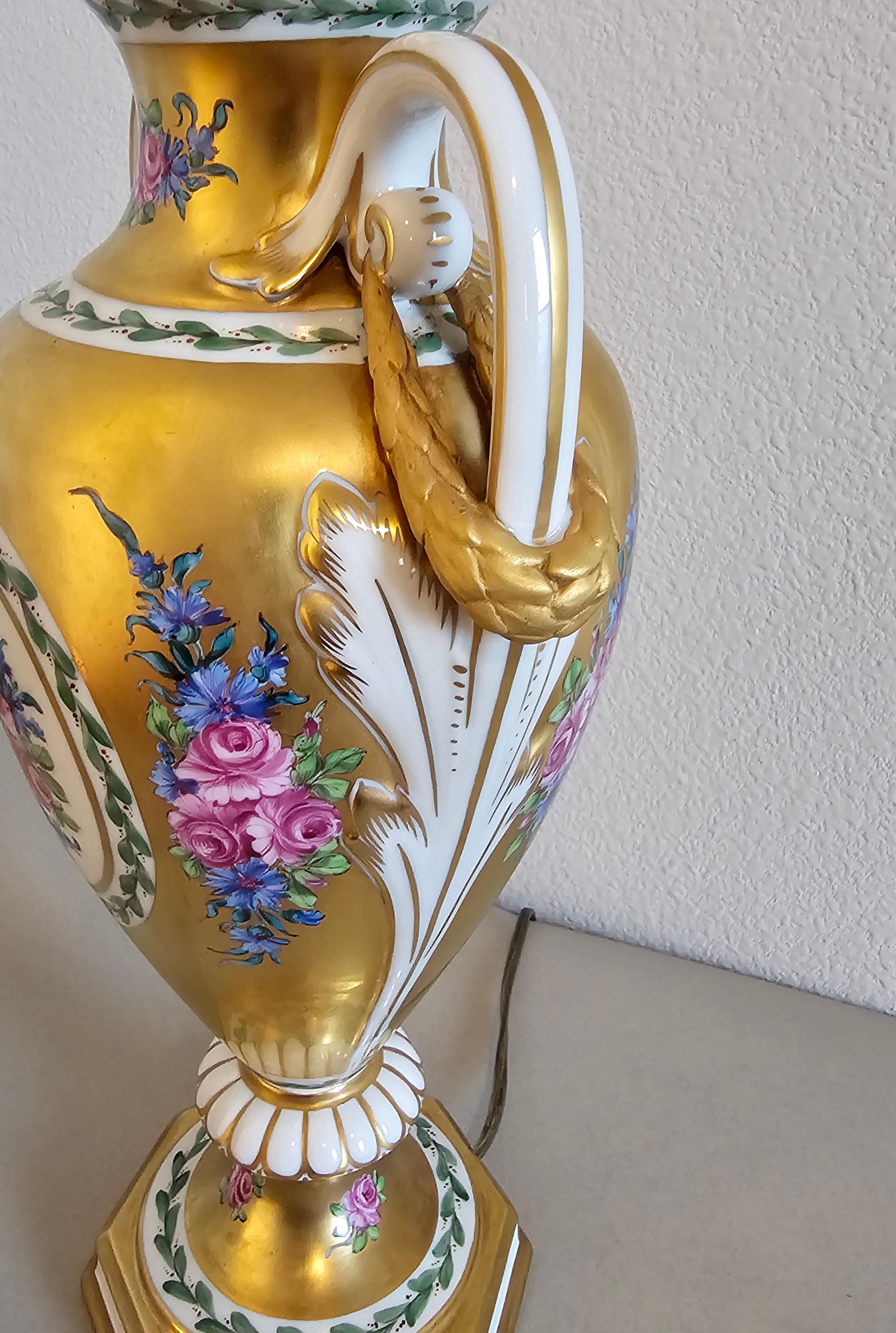 Lampada da tavolo in porcellana di Dresden Porcelain Amphora Vasiform d'epoca Carl Thieme in vendita 5