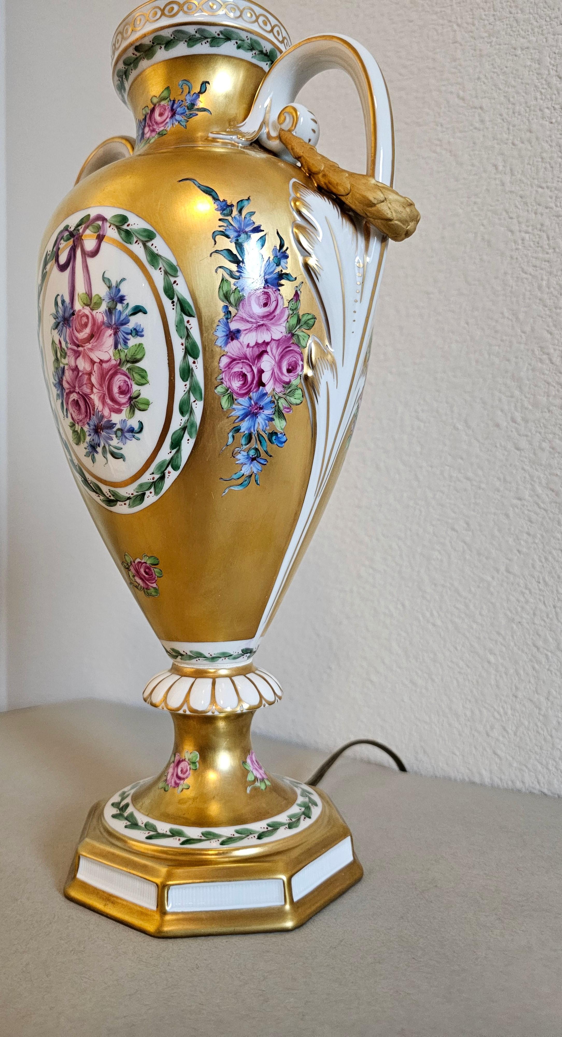Lampada da tavolo in porcellana di Dresden Porcelain Amphora Vasiform d'epoca Carl Thieme in vendita 6