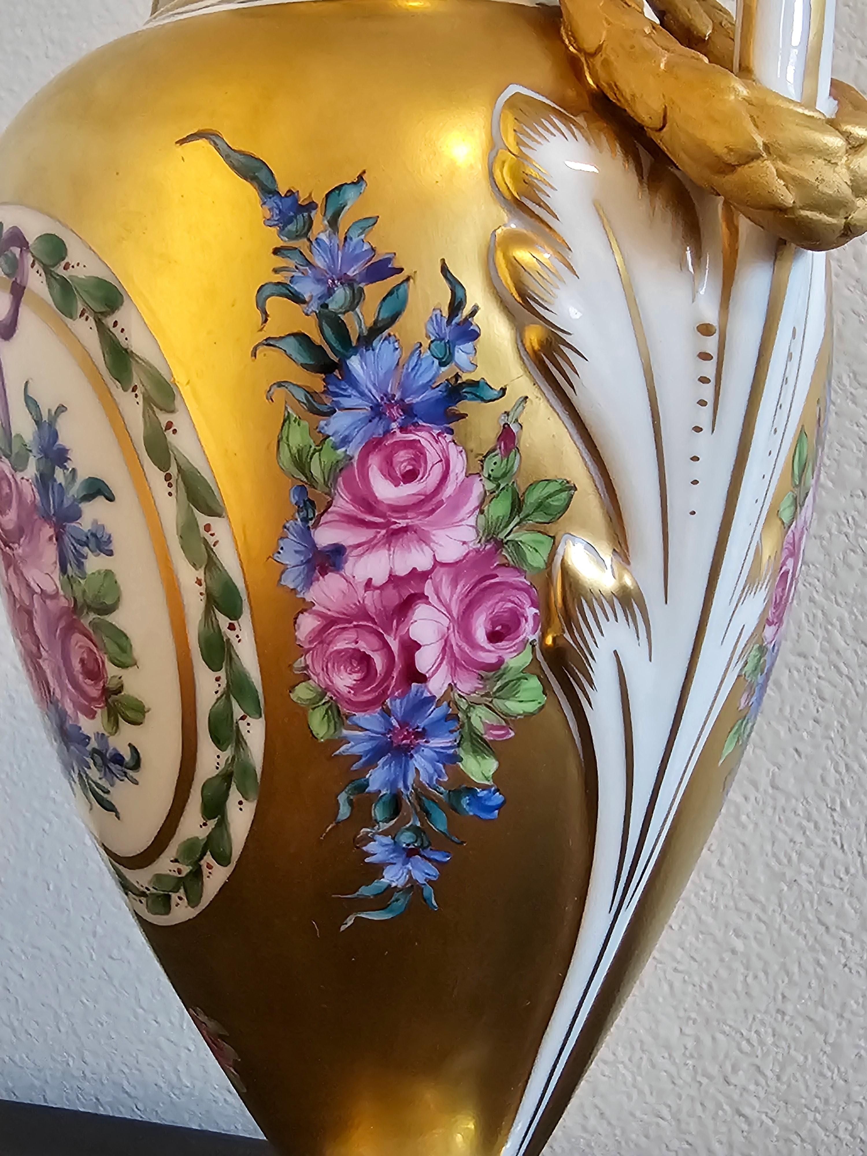 Tedesco Lampada da tavolo in porcellana di Dresden Porcelain Amphora Vasiform d'epoca Carl Thieme in vendita
