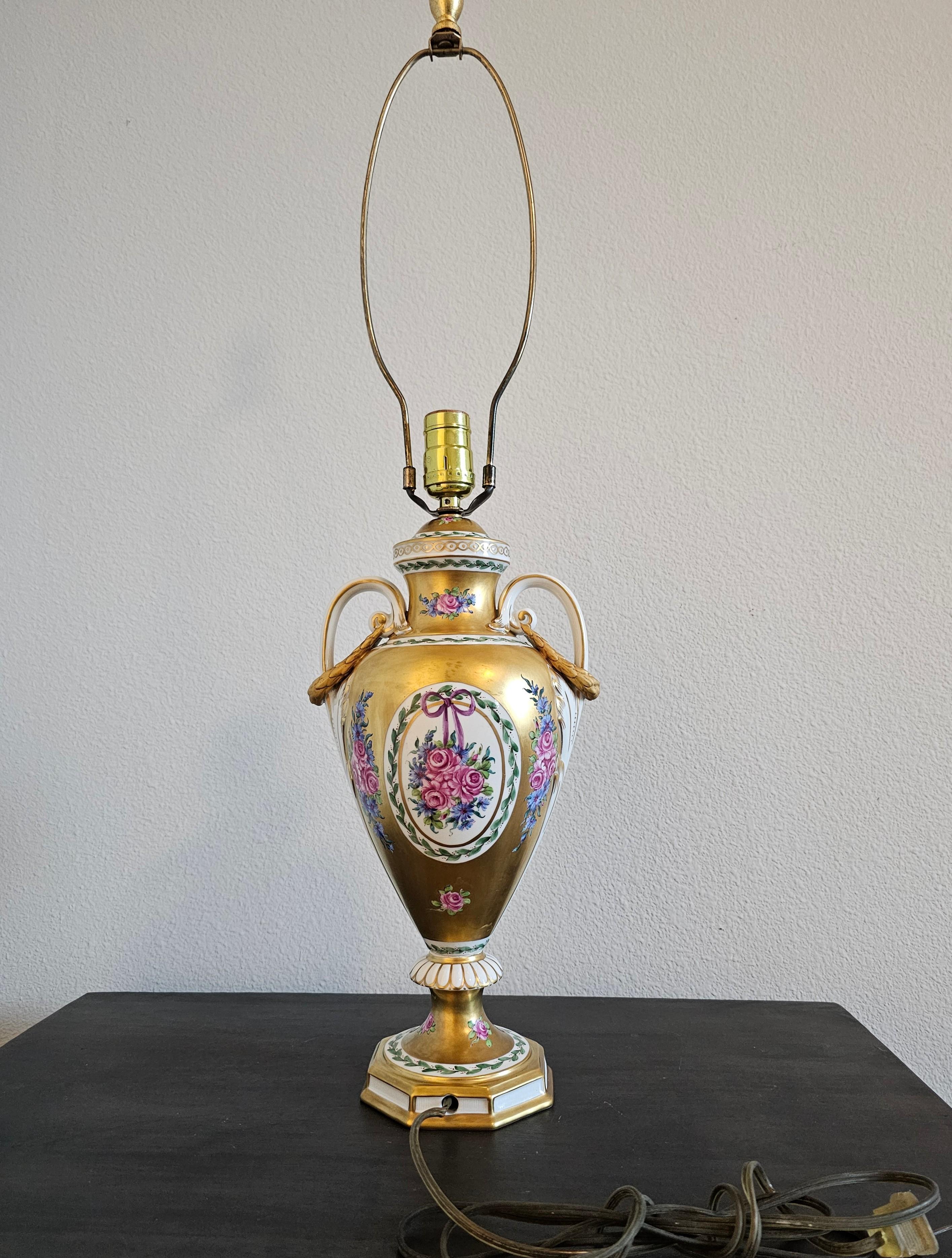 Lampada da tavolo in porcellana di Dresden Porcelain Amphora Vasiform d'epoca Carl Thieme in vendita 1
