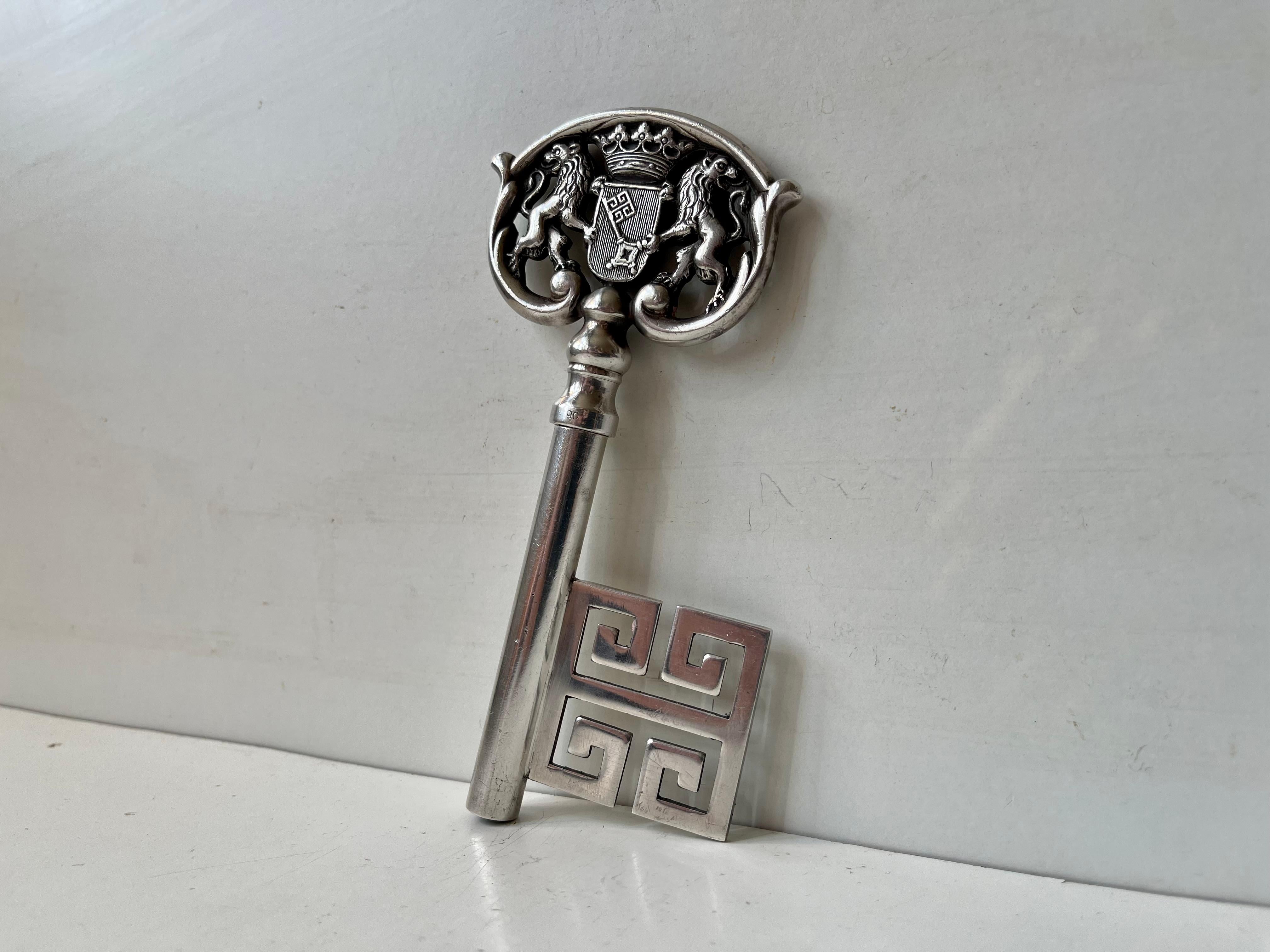 Vintage Fortement argenté (poinçon de 90 microns), très élégant tire-bouchon-clef de cave représentant les armoiries de Brême avec le Bremer Schlüssel (clef de Brême). Il est originaire de la ville allemande de Brême et est également connu sous le